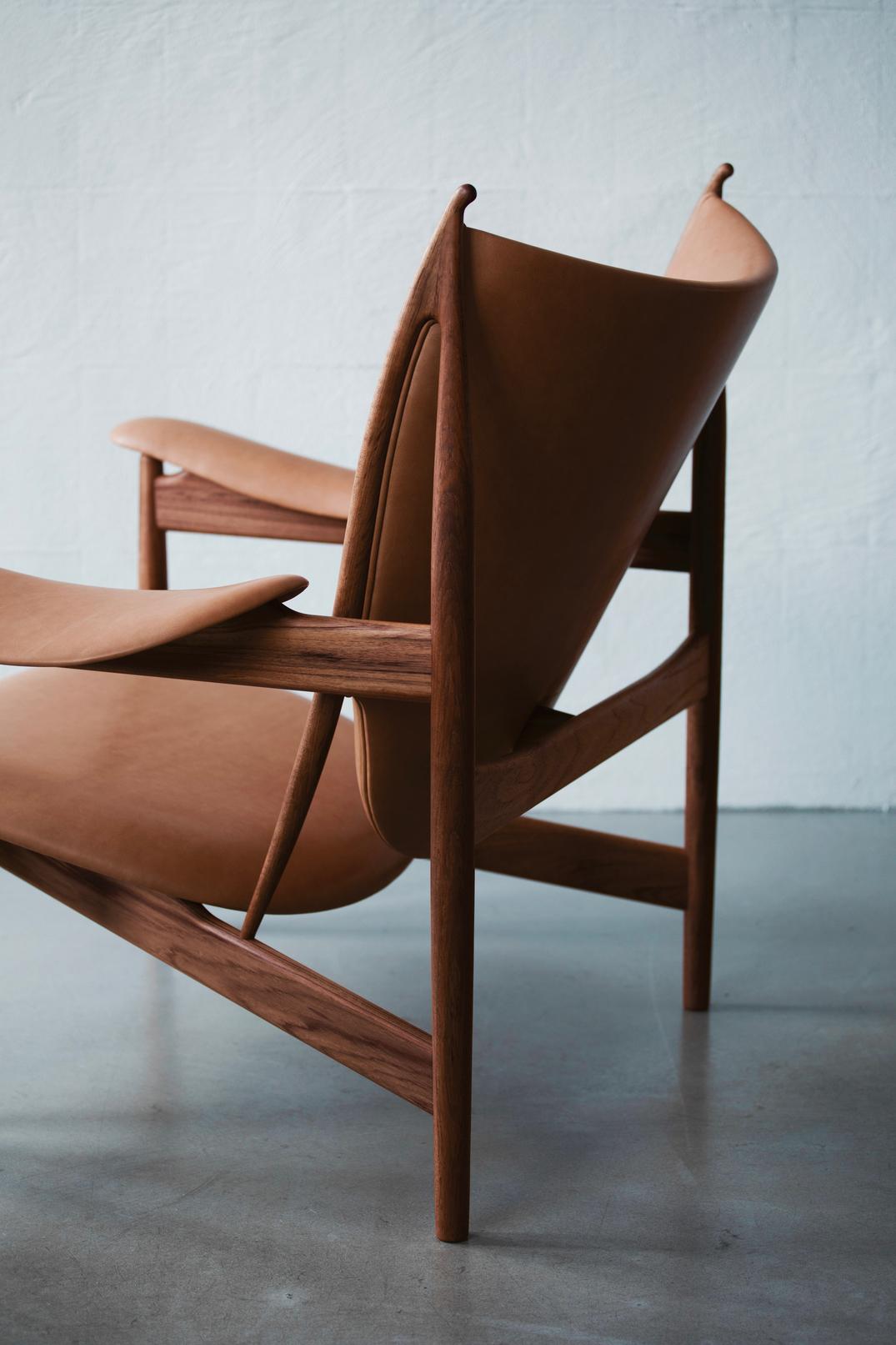 Finn Juhl Chieftain Armchair Wood and Leather In New Condition In Barcelona, Barcelona