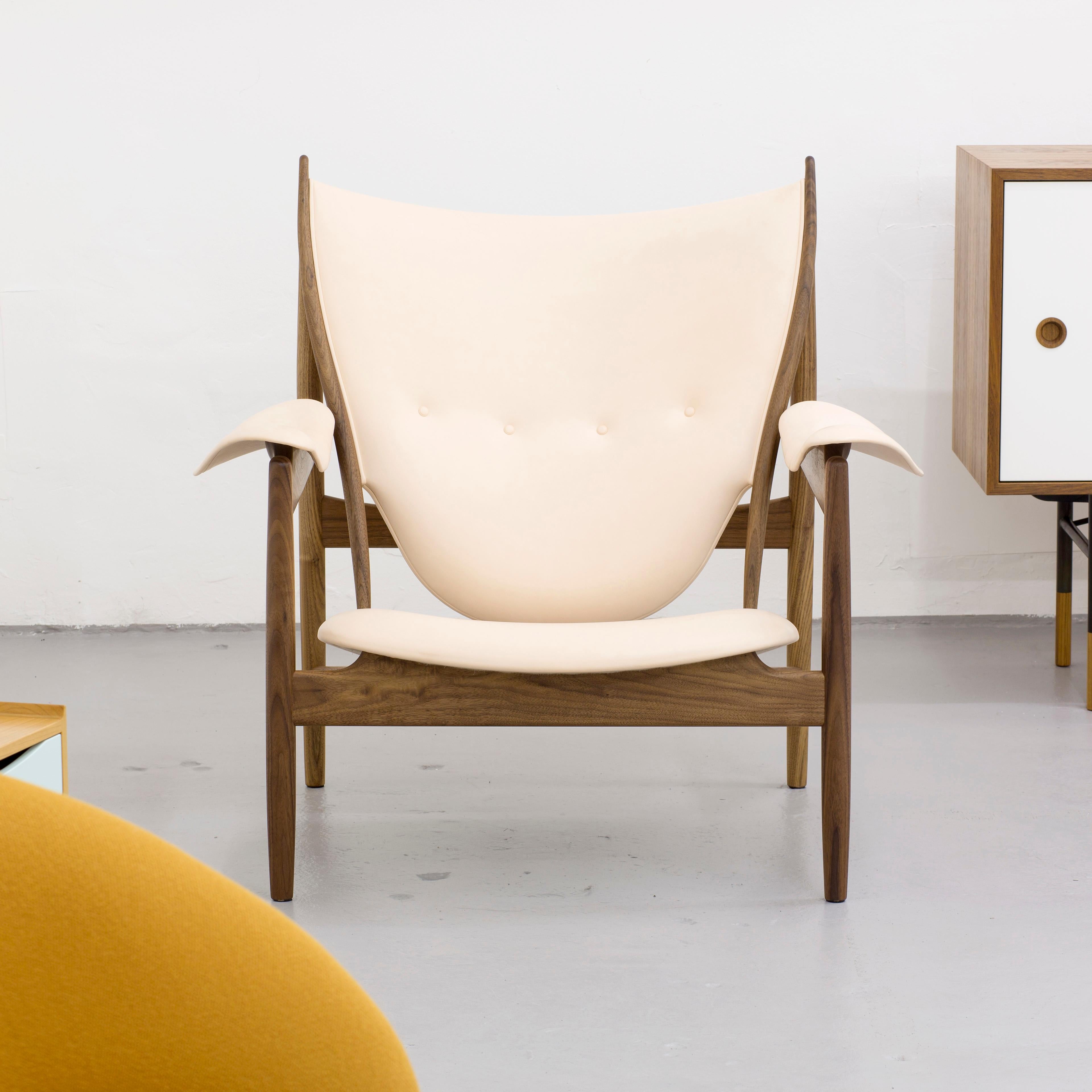 Finn Juhl Chieftain Armchair, Wood and Leather In New Condition In Barcelona, Barcelona