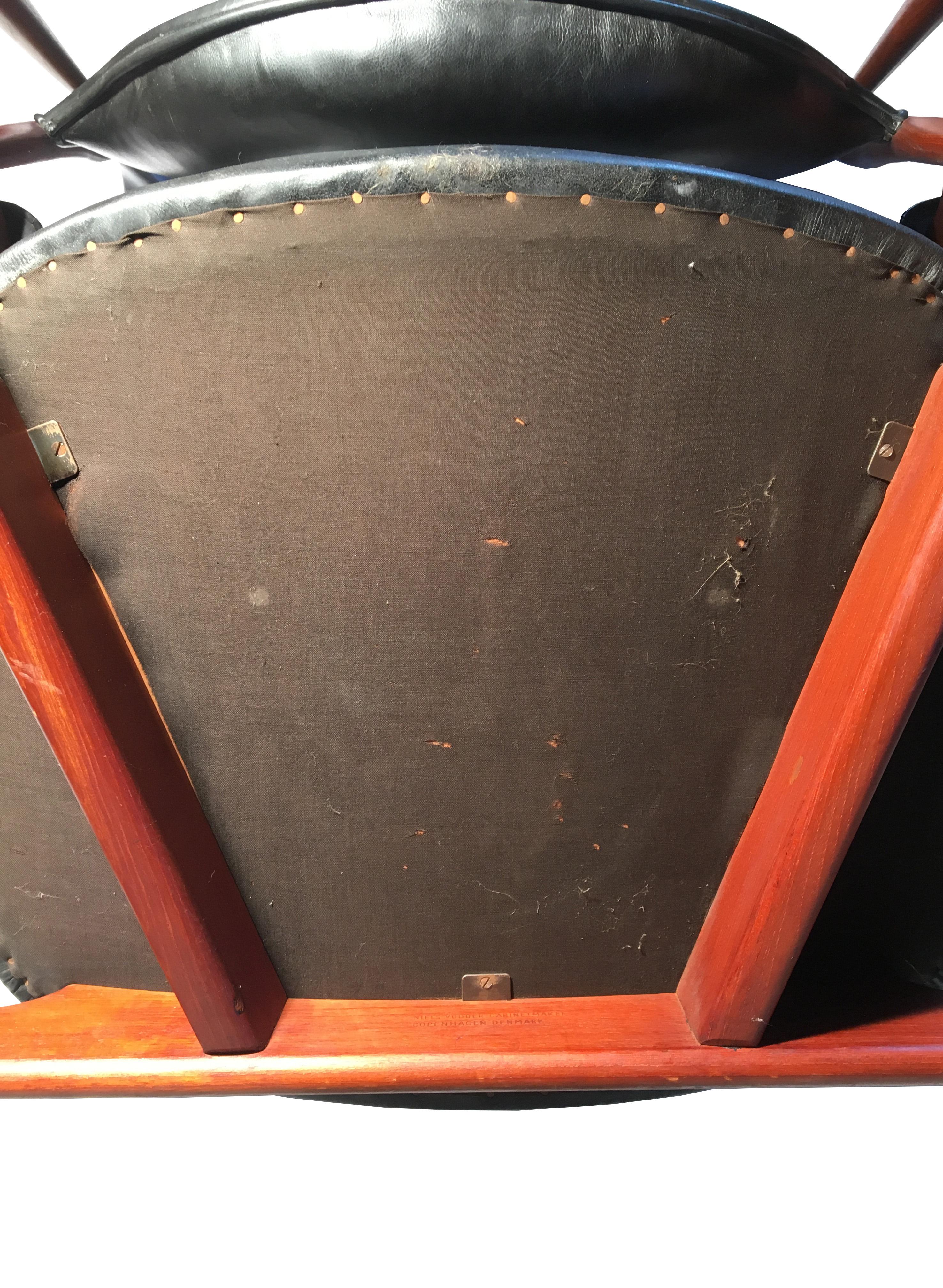 Finn Juhl Chieftain Chair for Niels Vodder in Teak and Black Leather For Sale 8