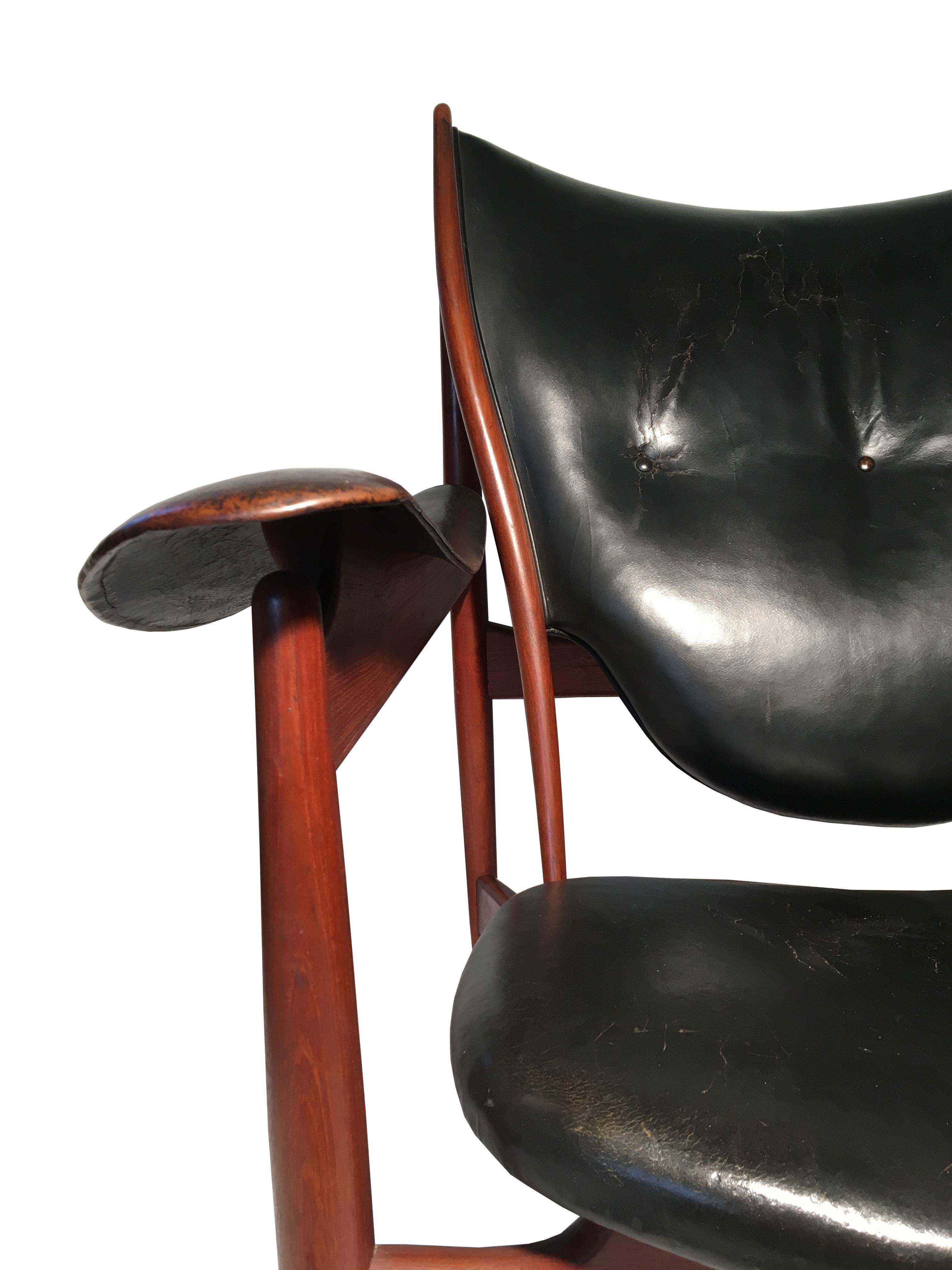Scandinavian Modern Finn Juhl Chieftain Chair for Niels Vodder in Teak and Black Leather For Sale