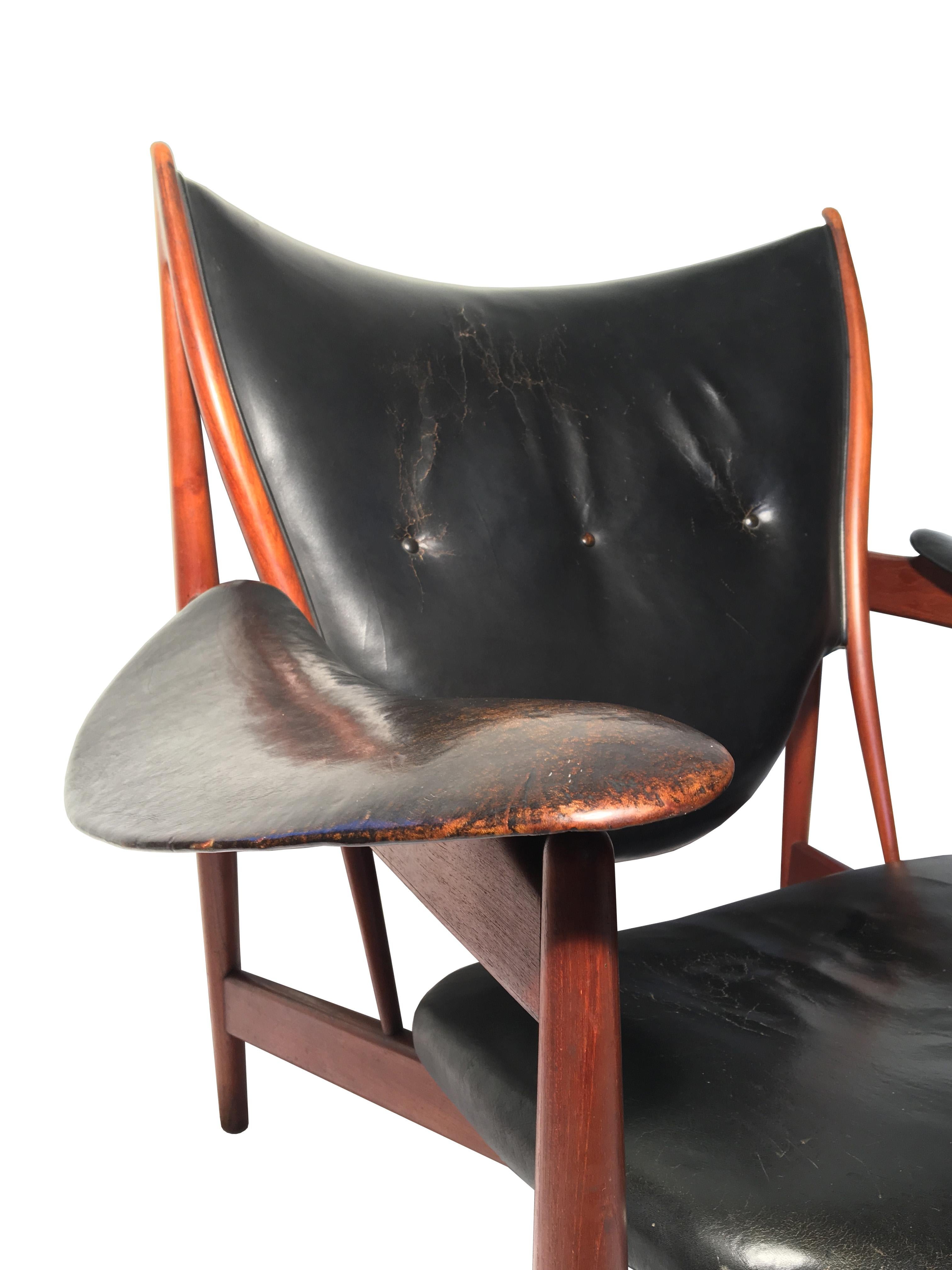 Finn Juhl Chieftain Chair for Niels Vodder in Teak and Black Leather In Good Condition In Victoria, BC