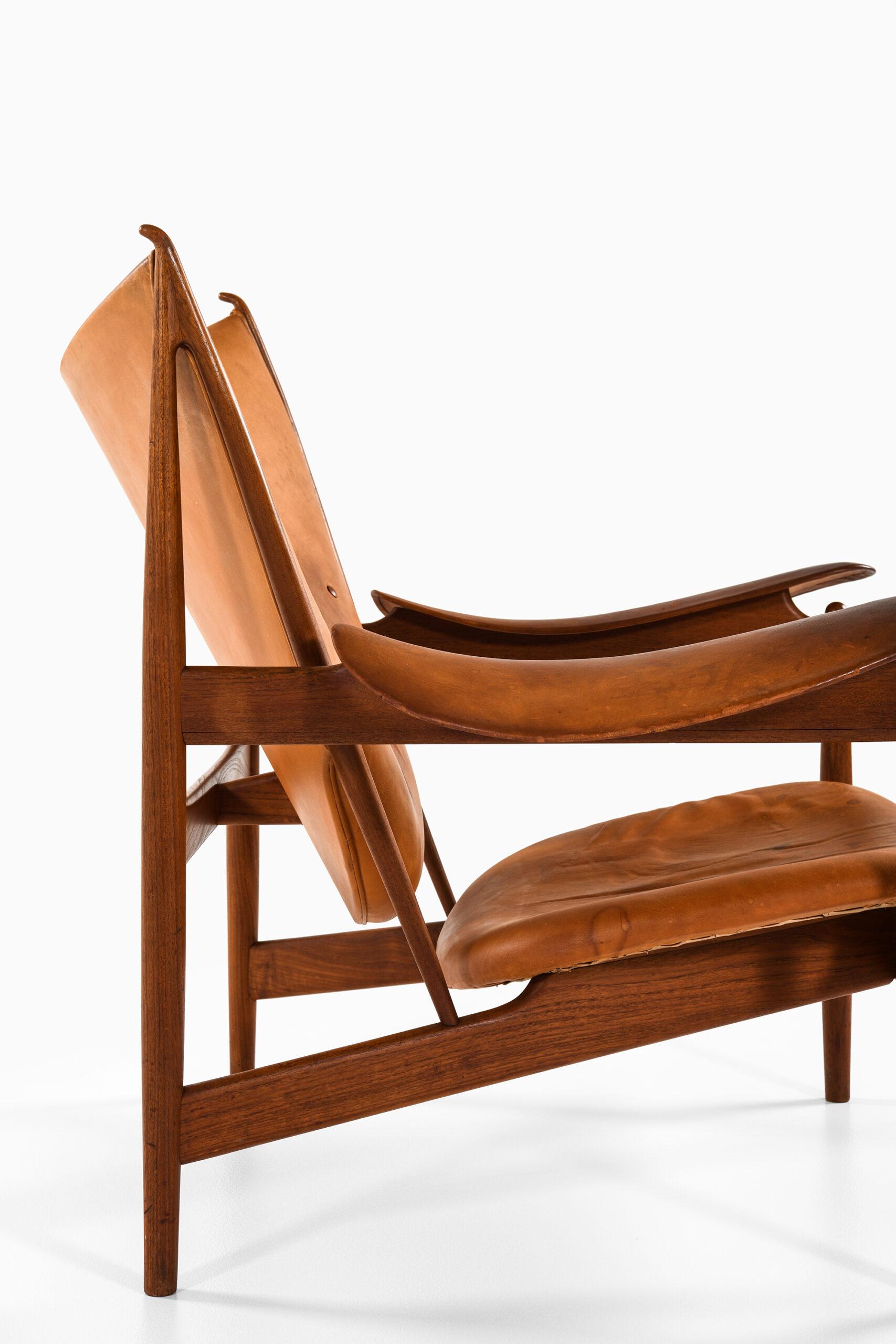 Finn Juhl Chieftain Easy Chair Produced by Cabinetmaker Niels Vodder 3