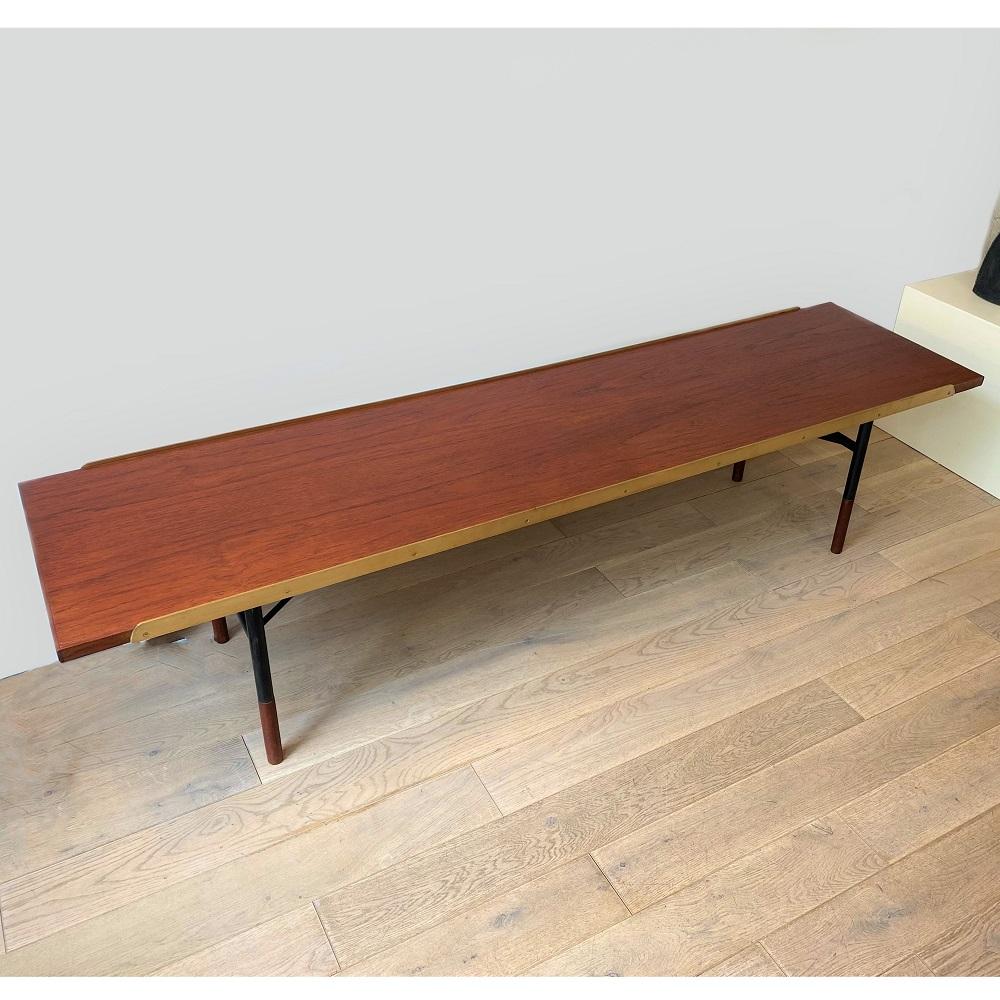Bench BO101 by Finn Juhl for Bovirke, created in 1952 in Denmark. Elegant and refined design line in teak, brass and metal, materials with colors that blend very well together especially with the warm patina of this piece and form a piece of