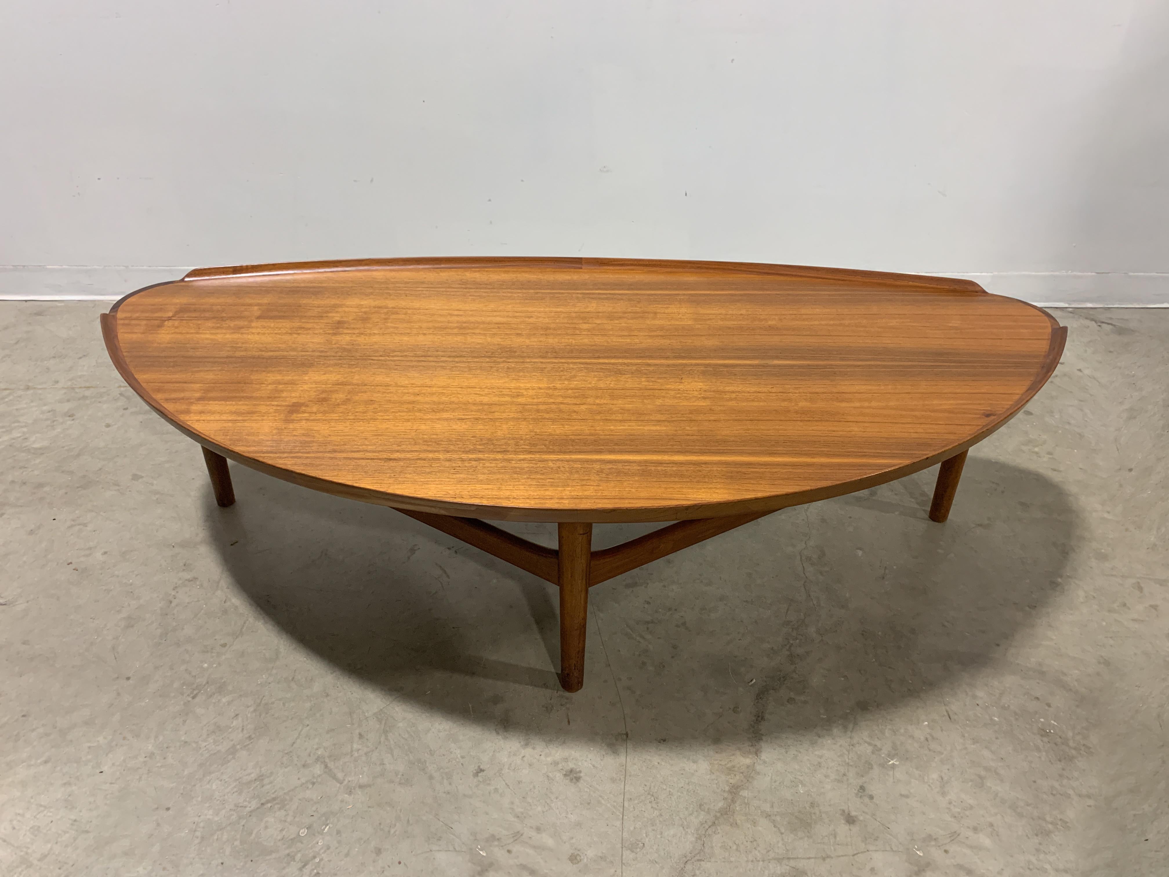 Beautiful and rare walnut table designed by Finn Juhl and made by Baker Furniture in 1952 for their 'Baker Modern' line. Large demilune shaped table with and exquisite lip edge, gorgeous wood grain and sculptural base. Model number 521 1/2
 
This