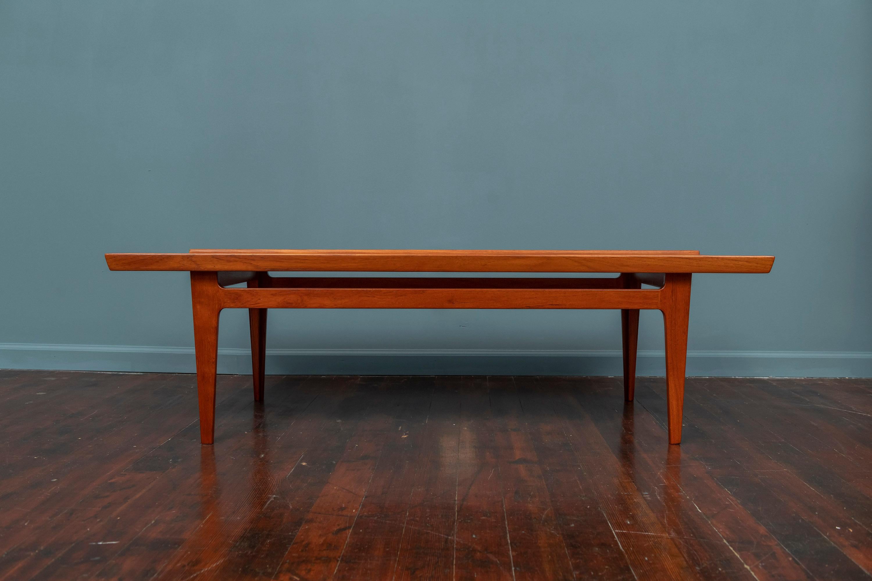 Finn Juhl FD532 teak coffee table for France & Son. Beautiful Finn Juhl coffee table, understated but complicated in the detail. The solid teak top is wonderfully sculptured along the long sides whilst the legs are made of two individual pieces