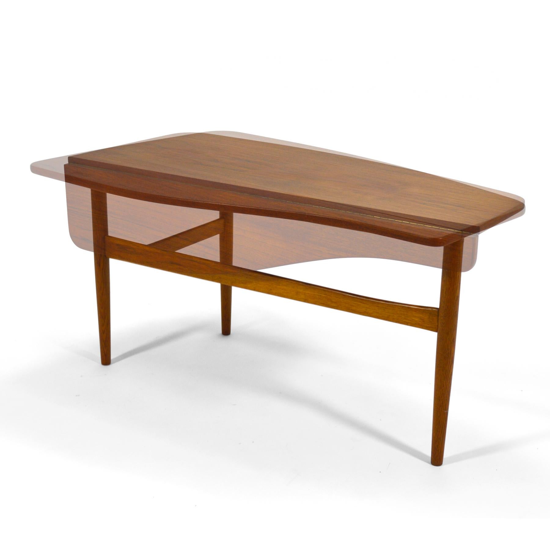 Finn Juhl Coffee Table with Drop-Leaf by Bovirke In Good Condition For Sale In Highland, IN