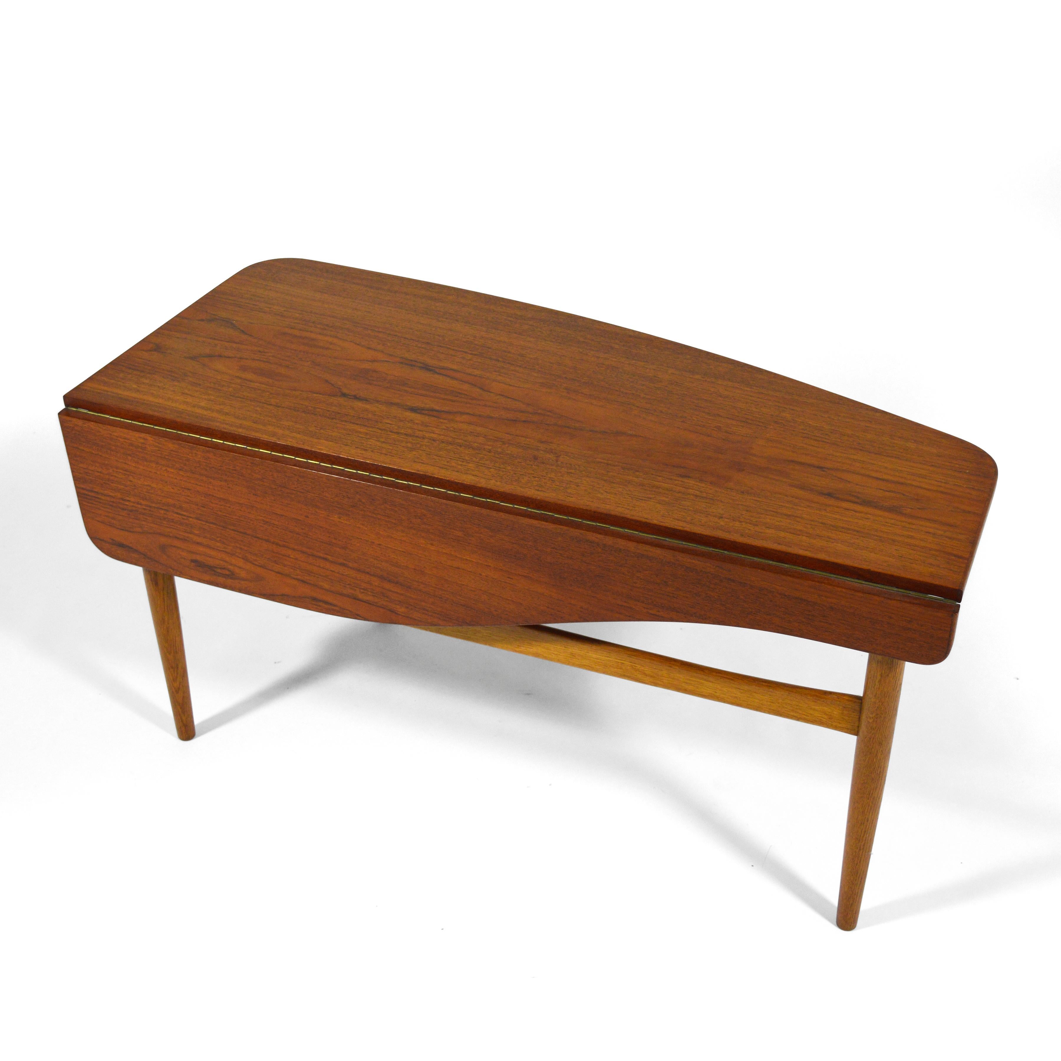 Finn Juhl Coffee Table with Drop-Leaf by Bovirke For Sale 1