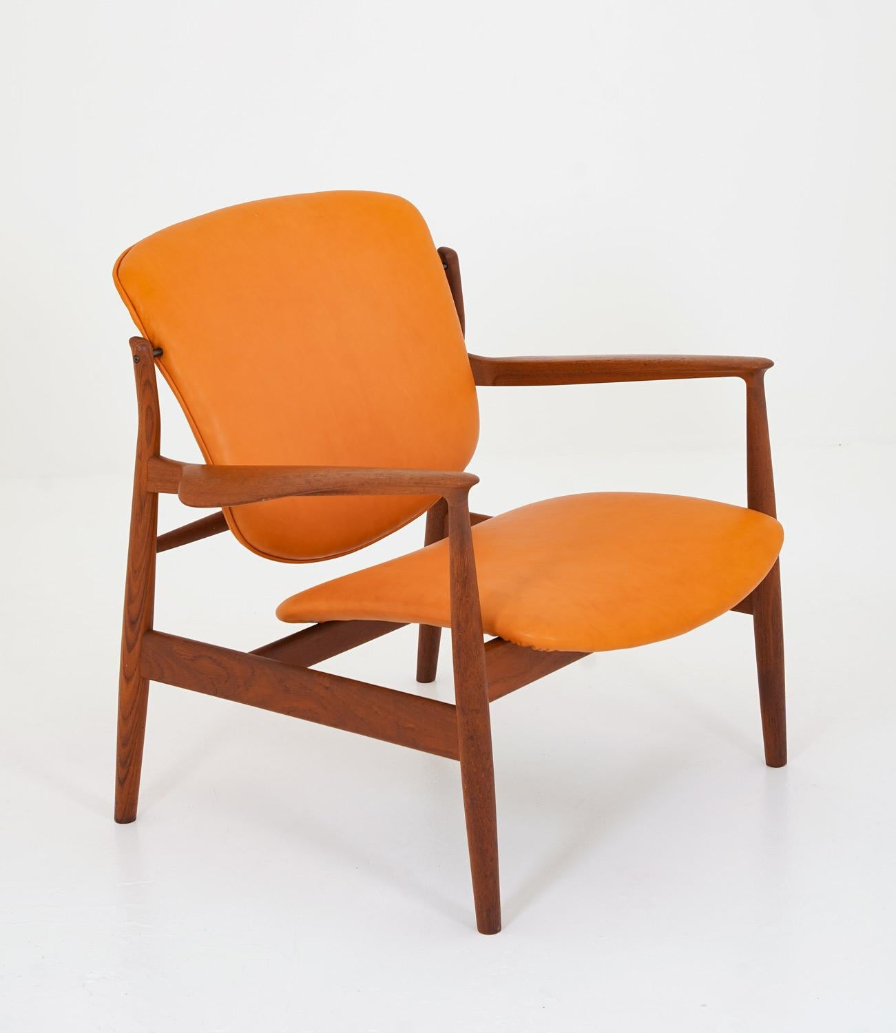 Mid-Century Modern Finn Juhl Cognac Leather and Teak Lounge Chair model FD 136 For Sale