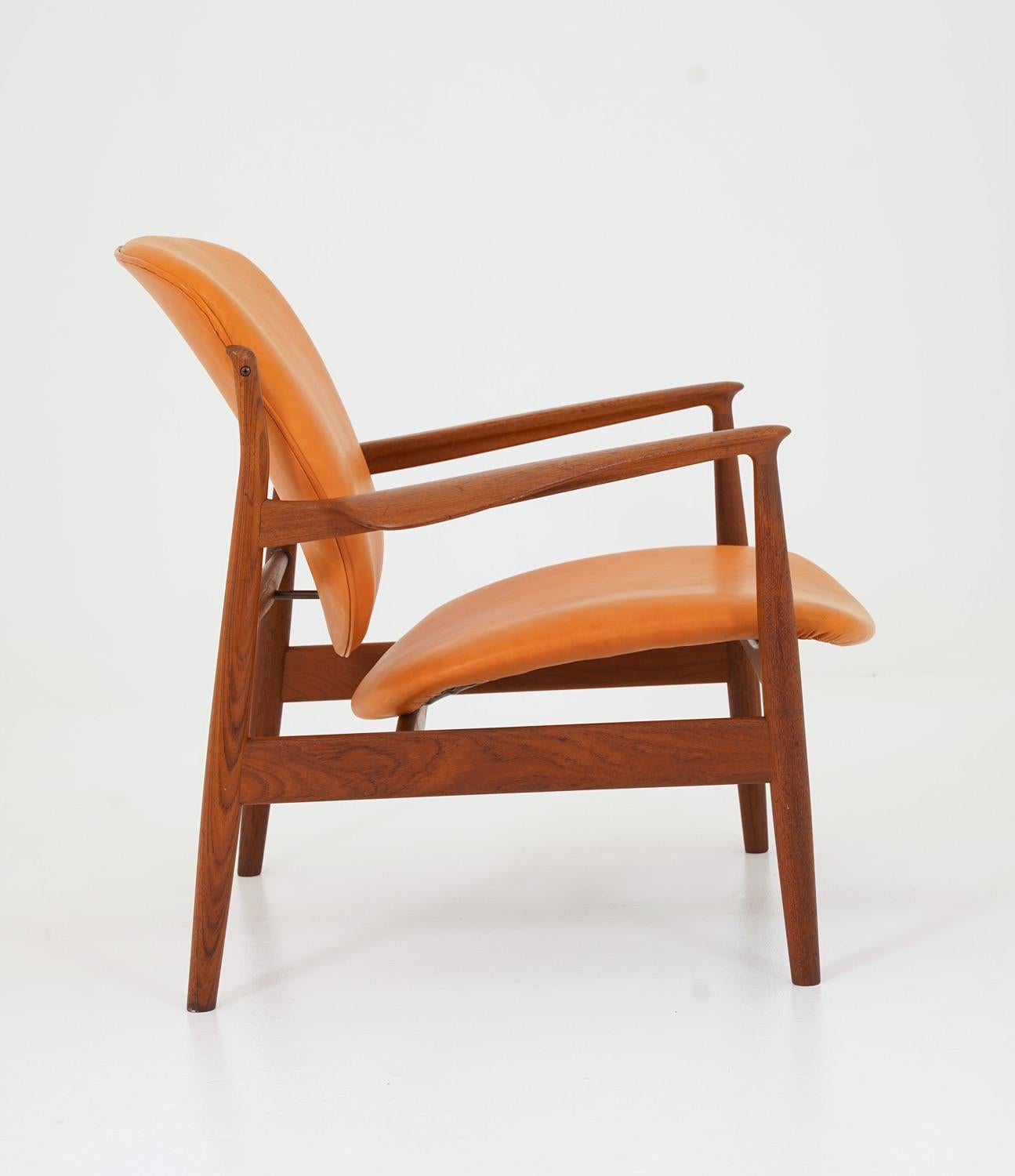 Danish Finn Juhl Cognac Leather and Teak Lounge Chair model FD 136 For Sale