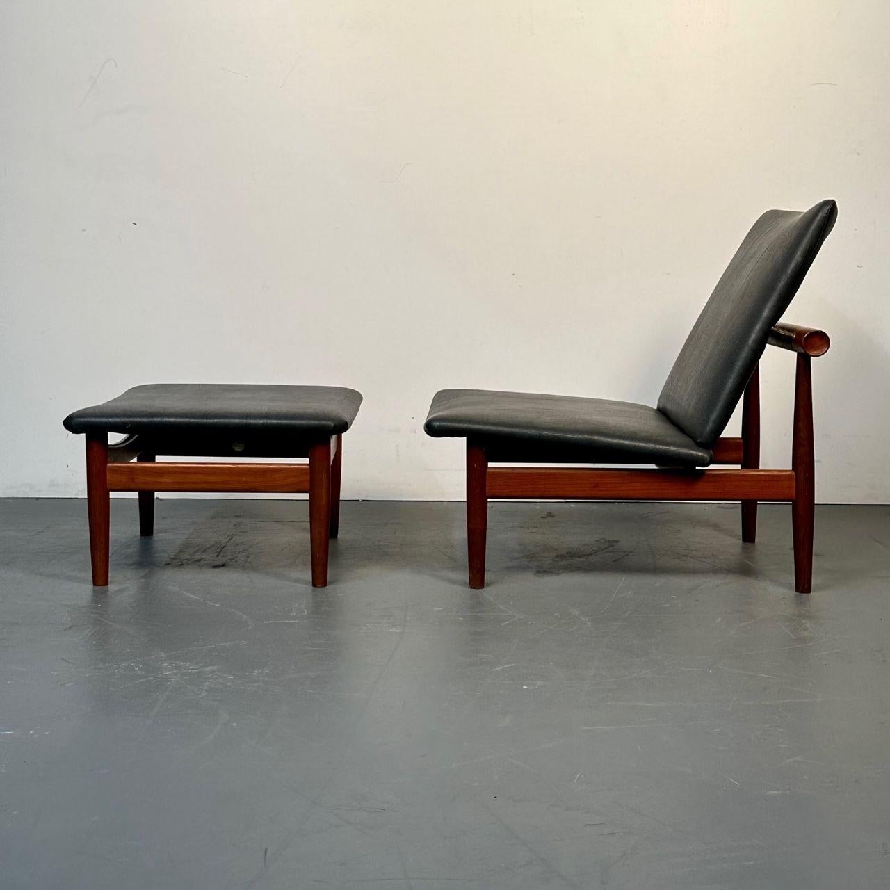 Finn Juhl Danish Mid-Century Modern Japan Lounge Chair and Ottoman, Daverkosen In Good Condition For Sale In Stamford, CT