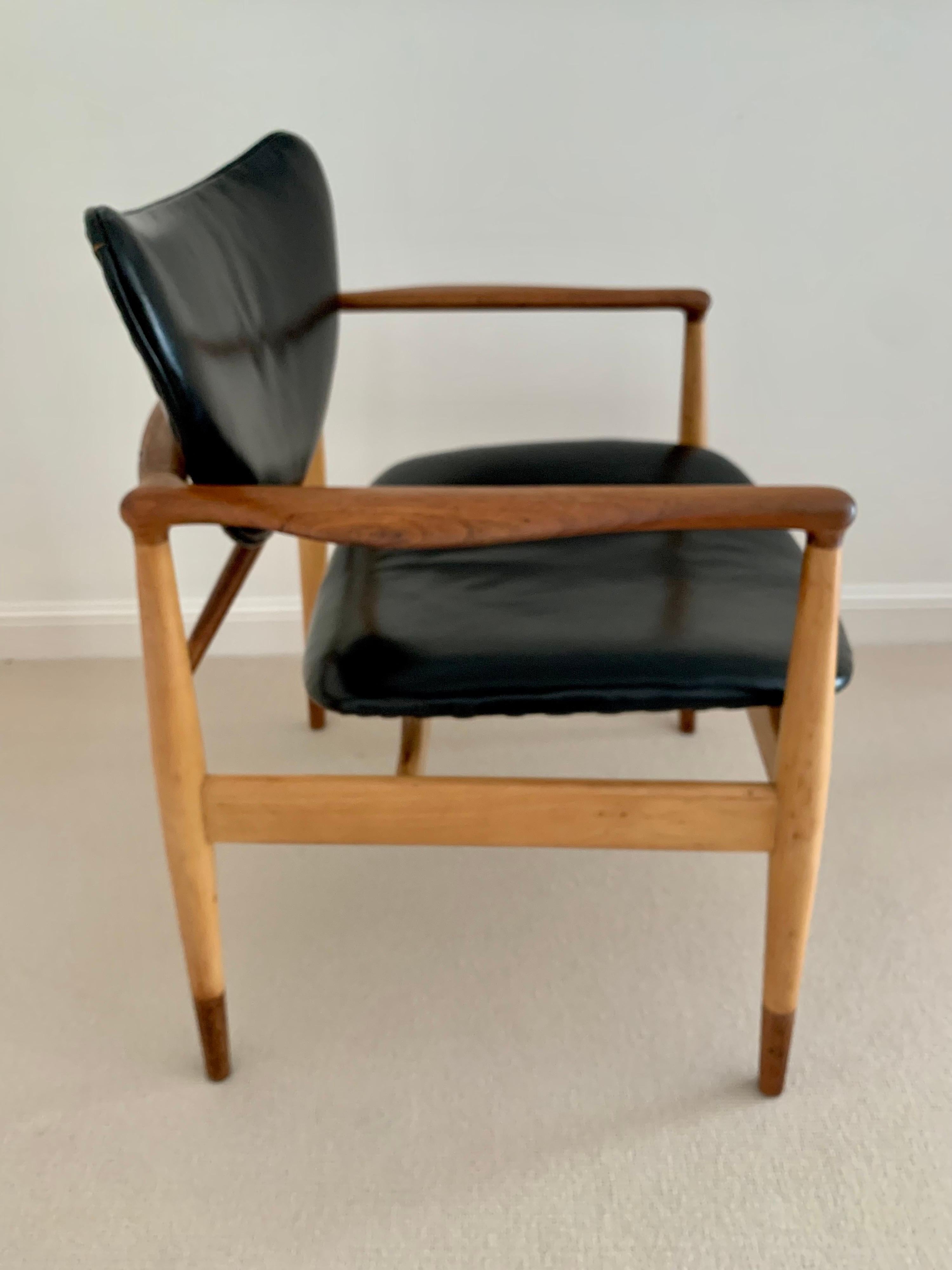 Finn Juhl Danish Mid-Century Modern Rare Maple, Walnut #48 Chair Niels Vodder 5
