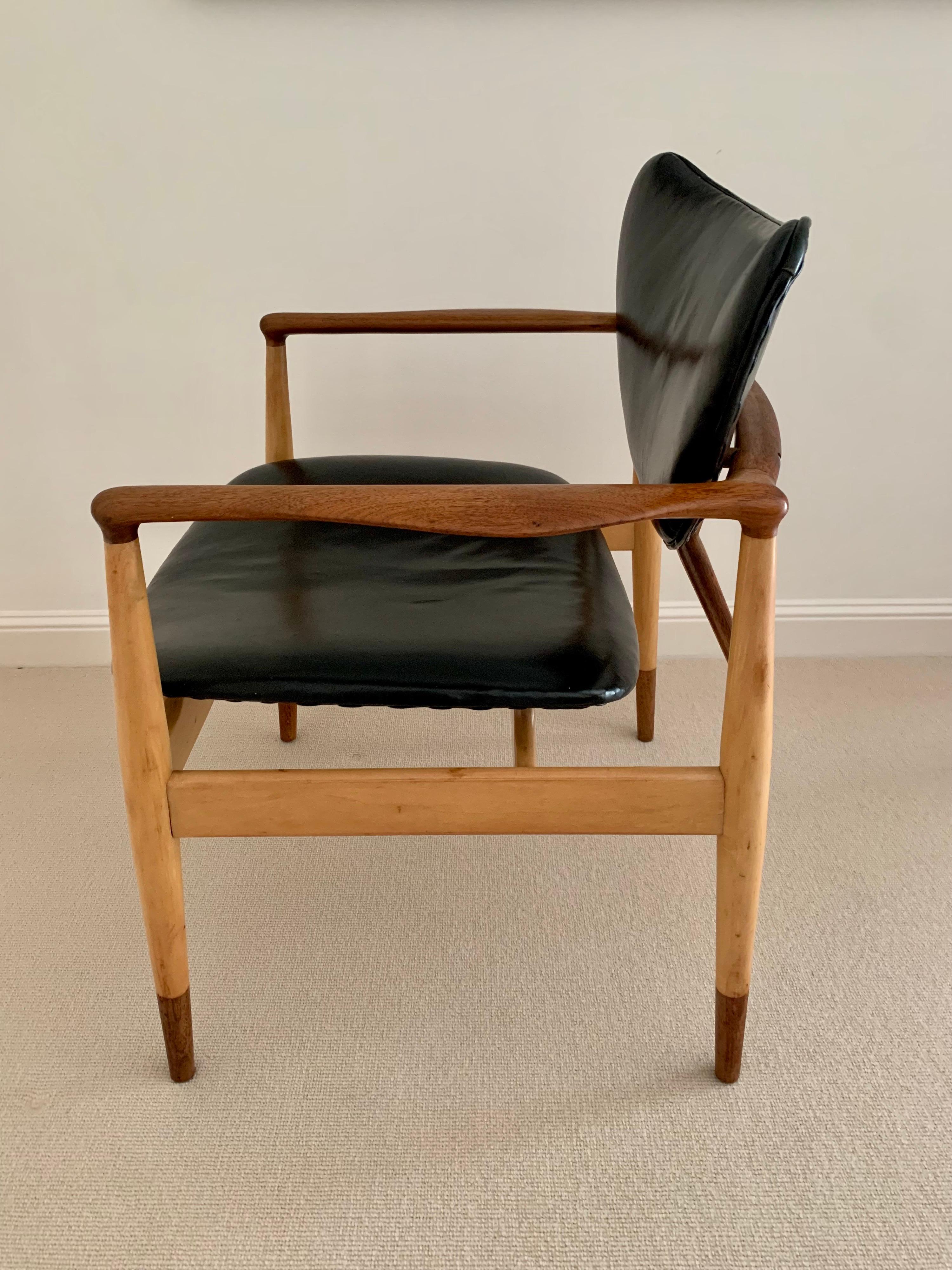 Finn Juhl Danish Mid-Century Modern Rare Maple, Walnut #48 Chair Niels Vodder 11