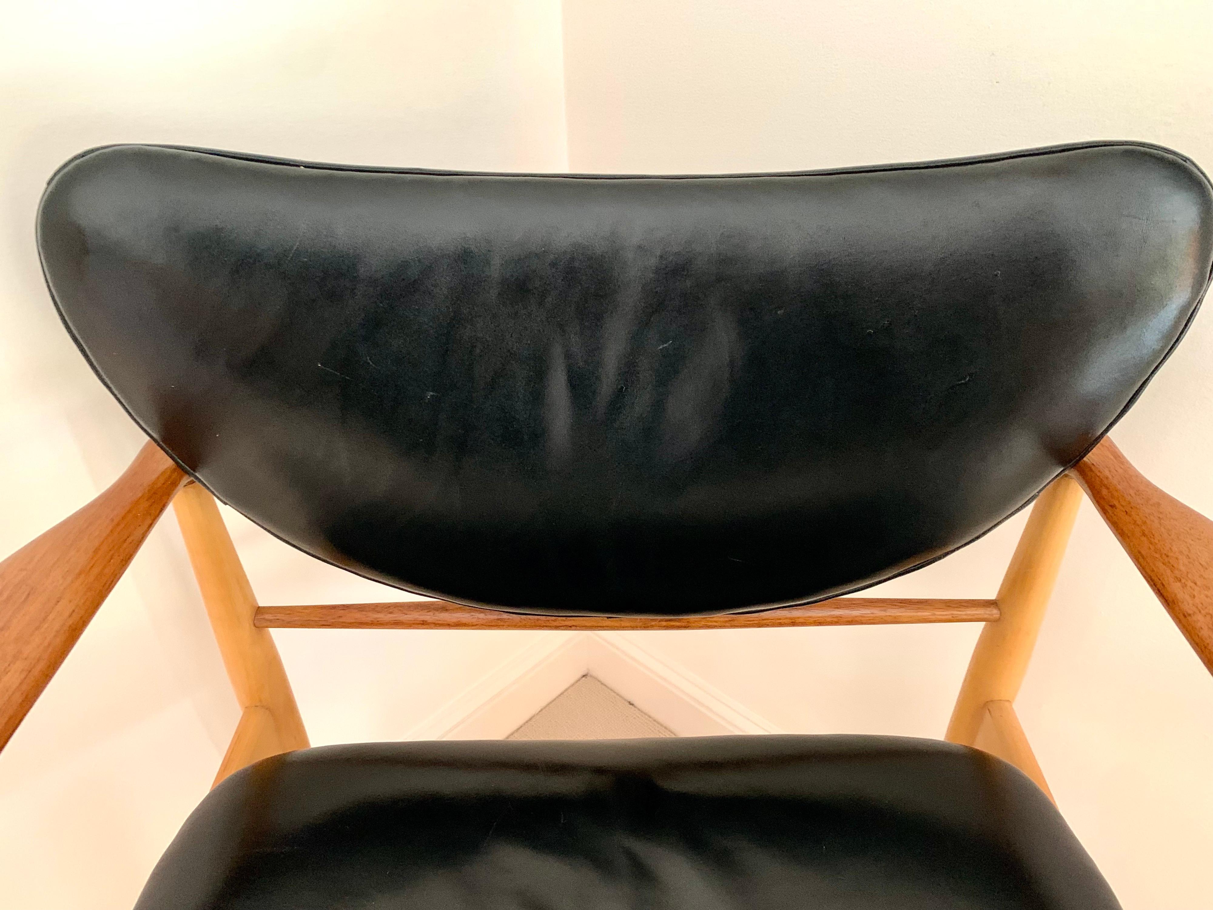 Leather Finn Juhl Danish Mid-Century Modern Rare Maple, Walnut #48 Chair Niels Vodder