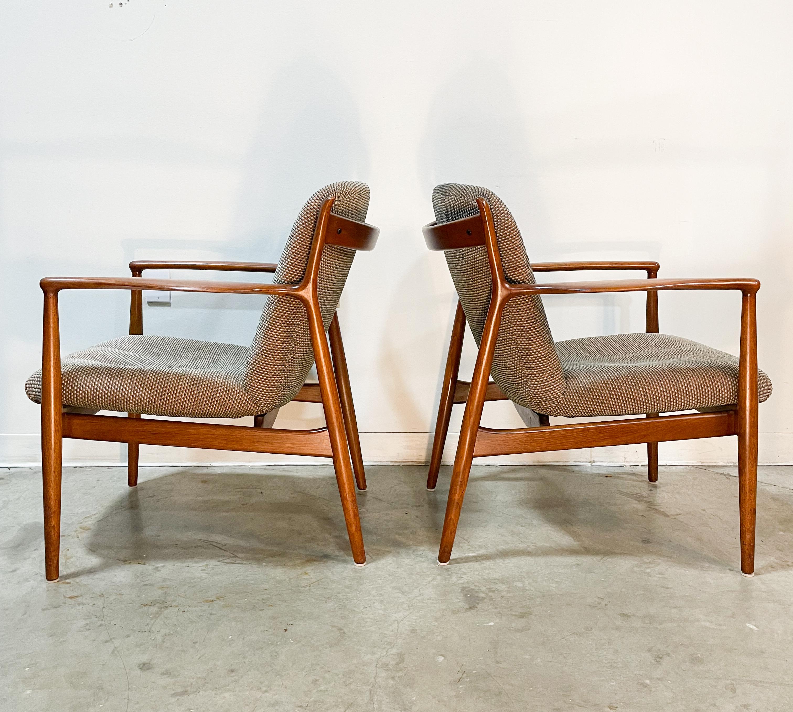 Stunning vintage 1950s production of Finn Juhl's superb design for Baker furniture. Technicaly known as the FJ51, the chair was also used by Delegates at the United Nations building in New York City, hence it's nickname 'Delegate'.
 
With its