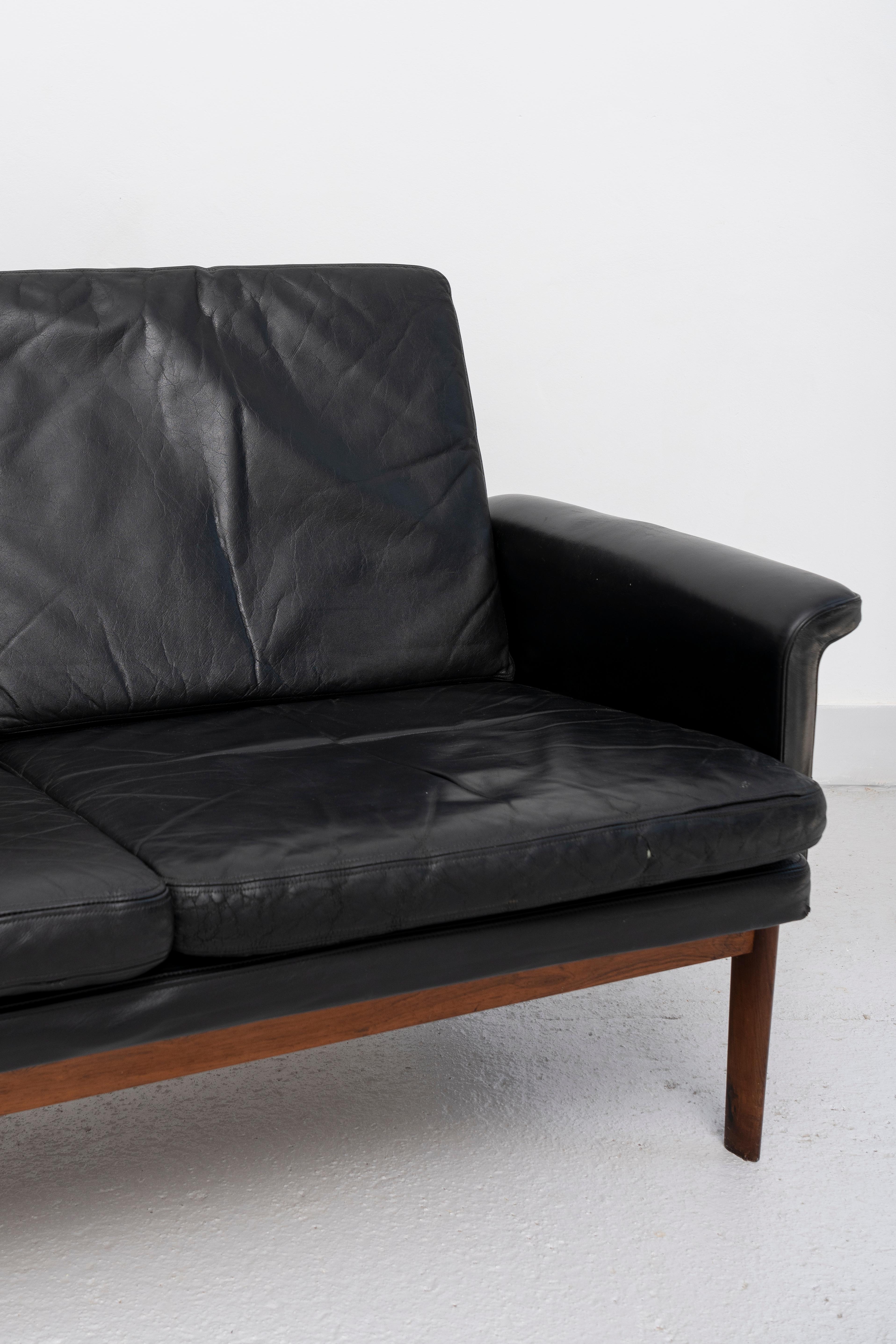 FINN JUHL (Dinamarca, 1912 - 1989) para FRANCE & SON. Sofá Júpiter, modelo 218. mediados del siglo XX en venta