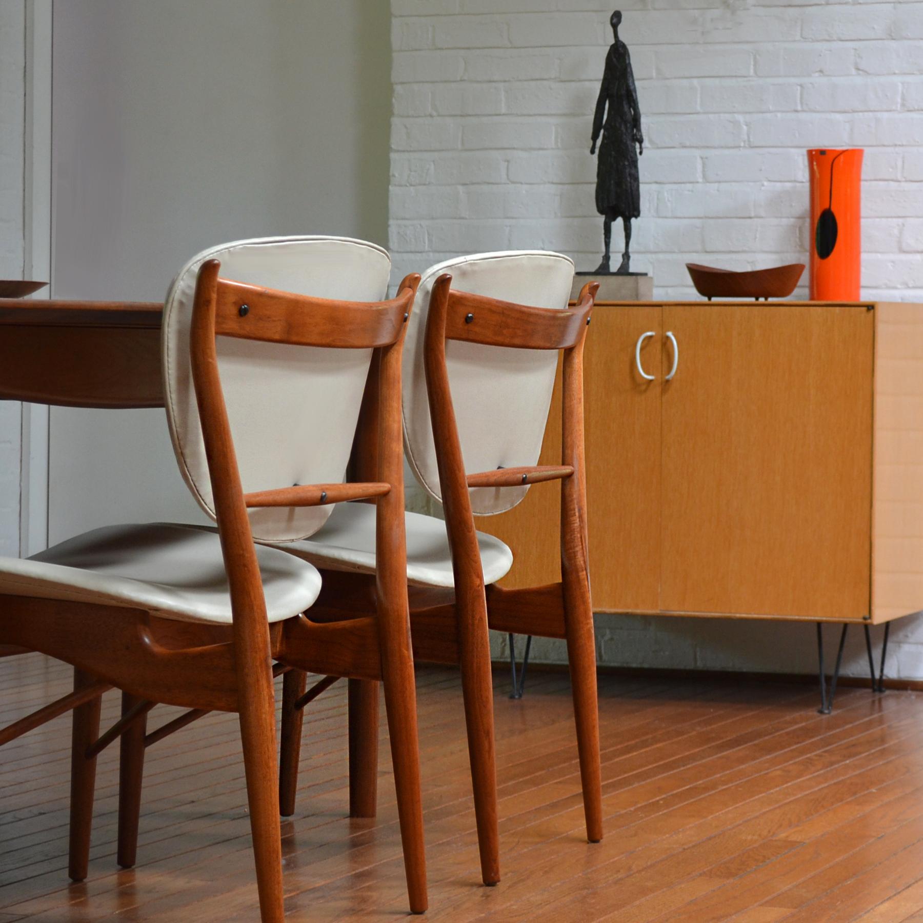 Finn Juhl Dining Table and Chairs For Sale 3