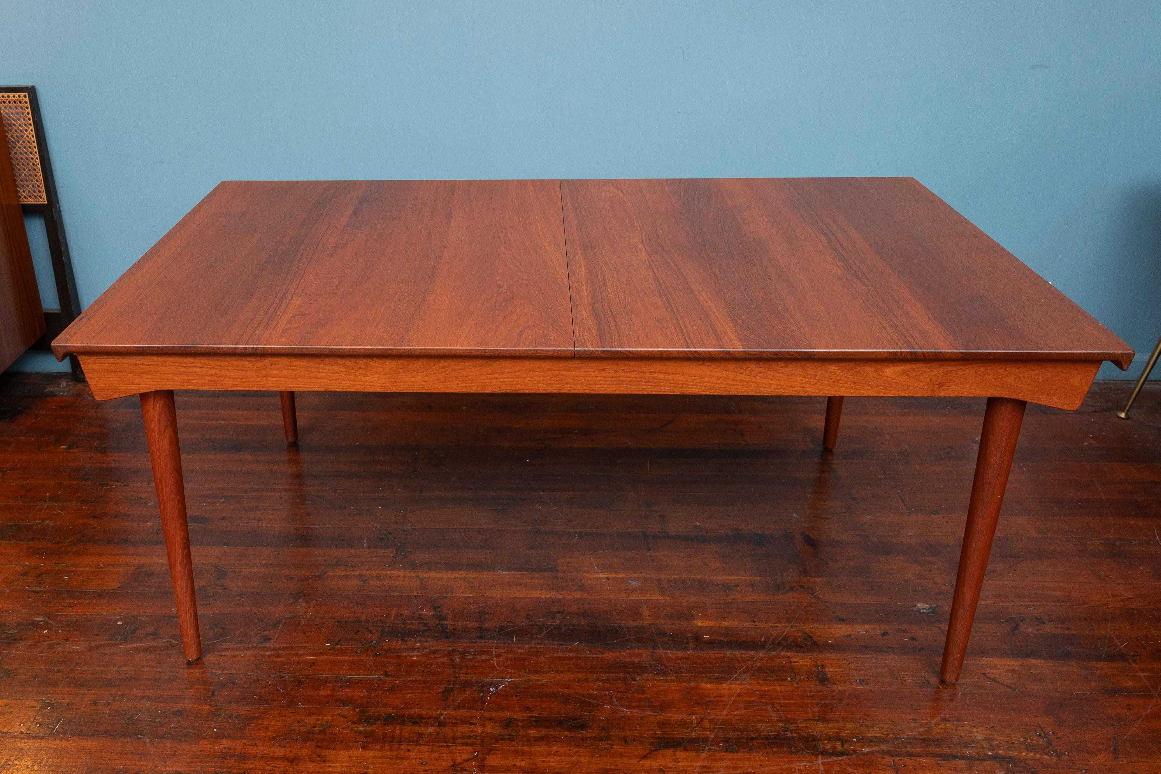Mid-20th Century Finn Juhl Dining Table for France & Son For Sale