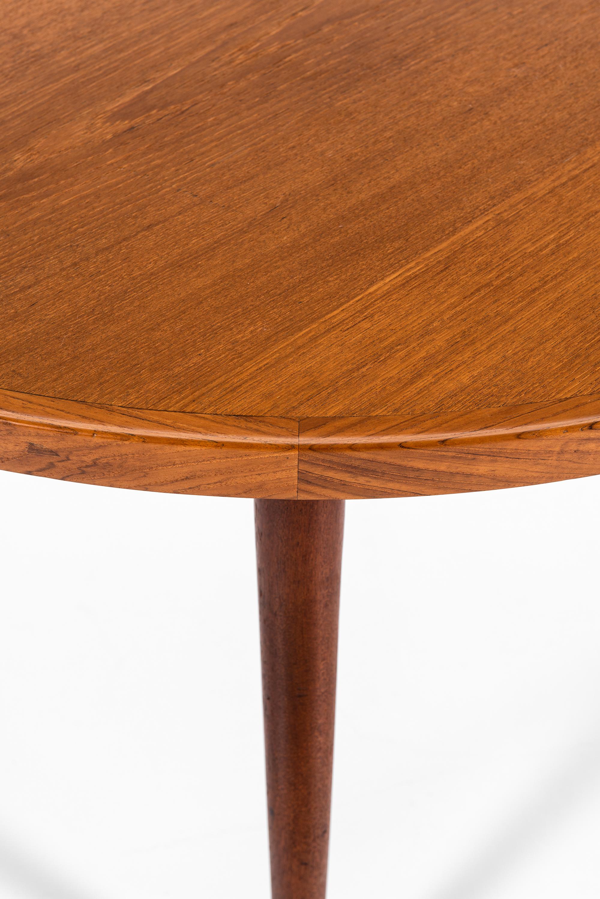 Scandinave moderne Table de salle à manger Finn Juhl Modèle NV-56 de Niels Vodder au Danemark en vente