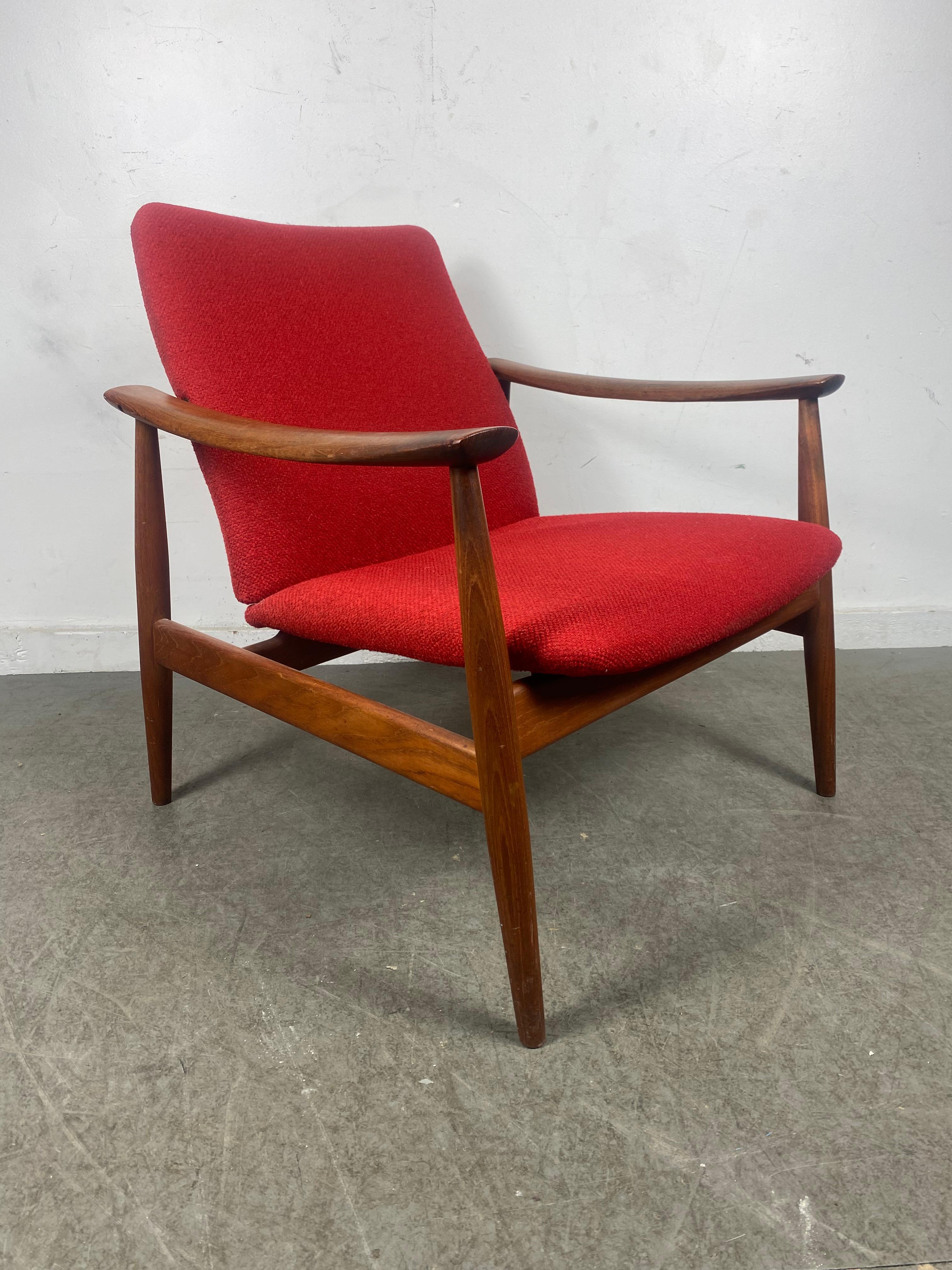 Finn Juhl Easy Chair Model 138 Produced by France & Son in Denmark In Good Condition For Sale In Buffalo, NY