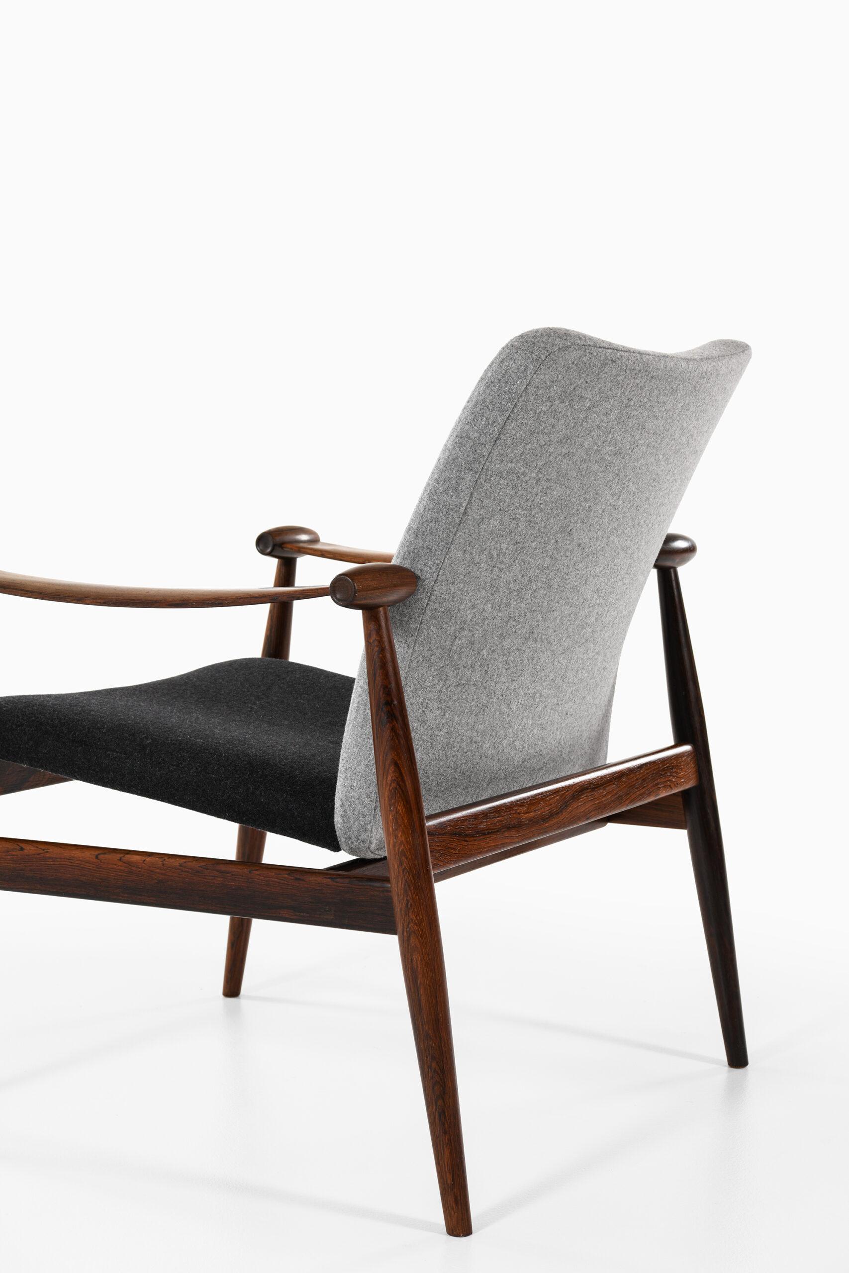 Finn Juhl Easy Chair Model 'Spade' Produced by France & Son For Sale 3