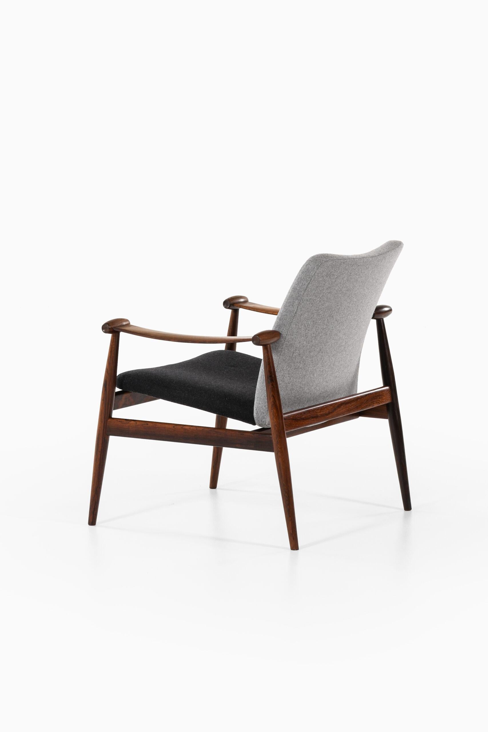 Finn Juhl Easy Chair Model 'Spade' Produced by France & Son For Sale 2