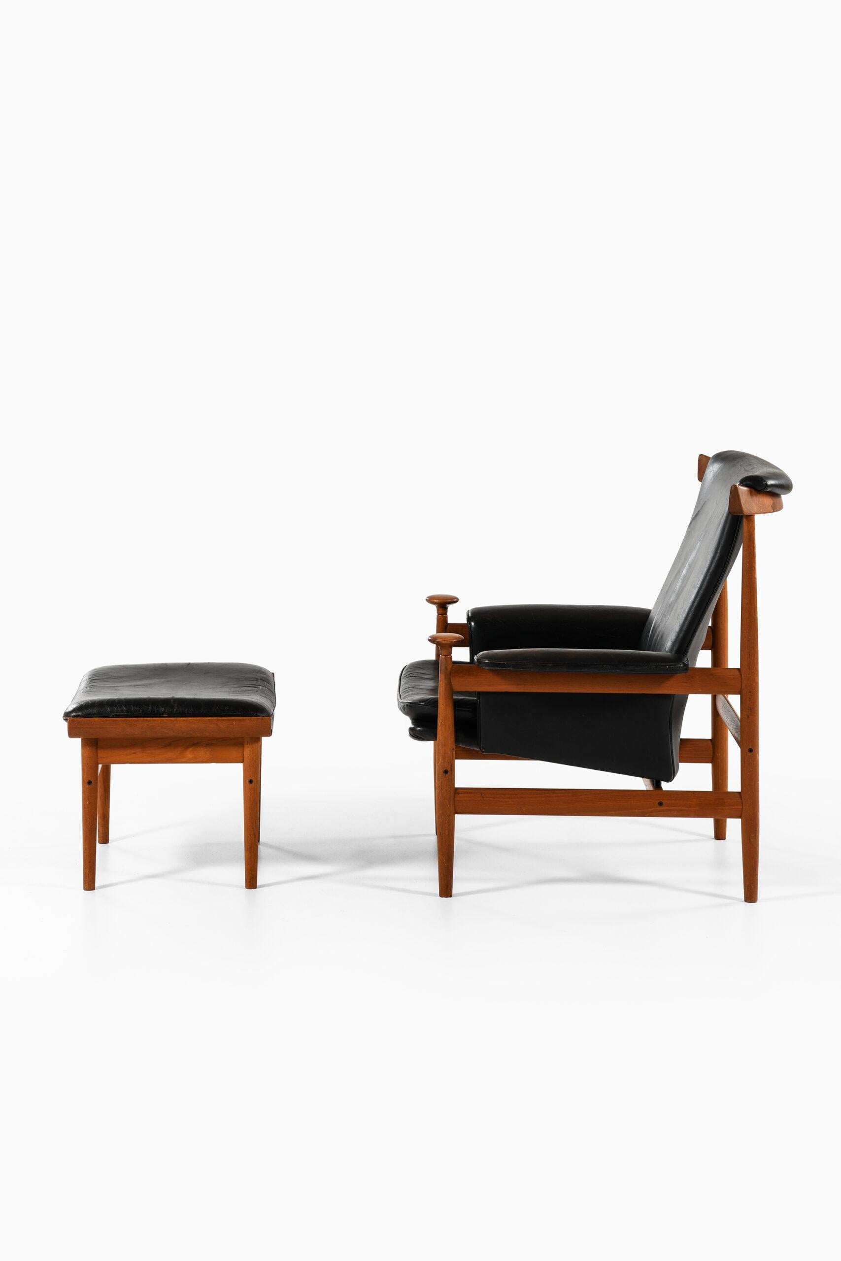 Danish Finn Juhl Easy Chair with Stool Model Bwana Produced by France & Daverkosen For Sale