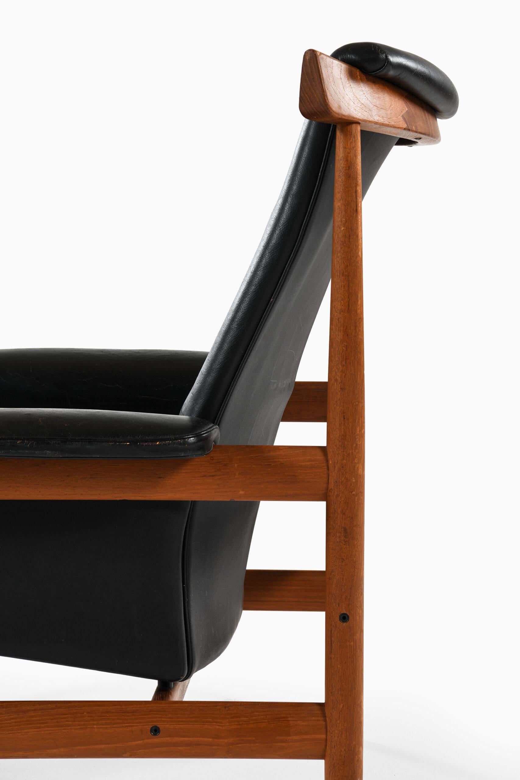 Finn Juhl Easy Chair with Stool Model Bwana Produced by France & Daverkosen In Good Condition For Sale In Limhamn, Skåne län