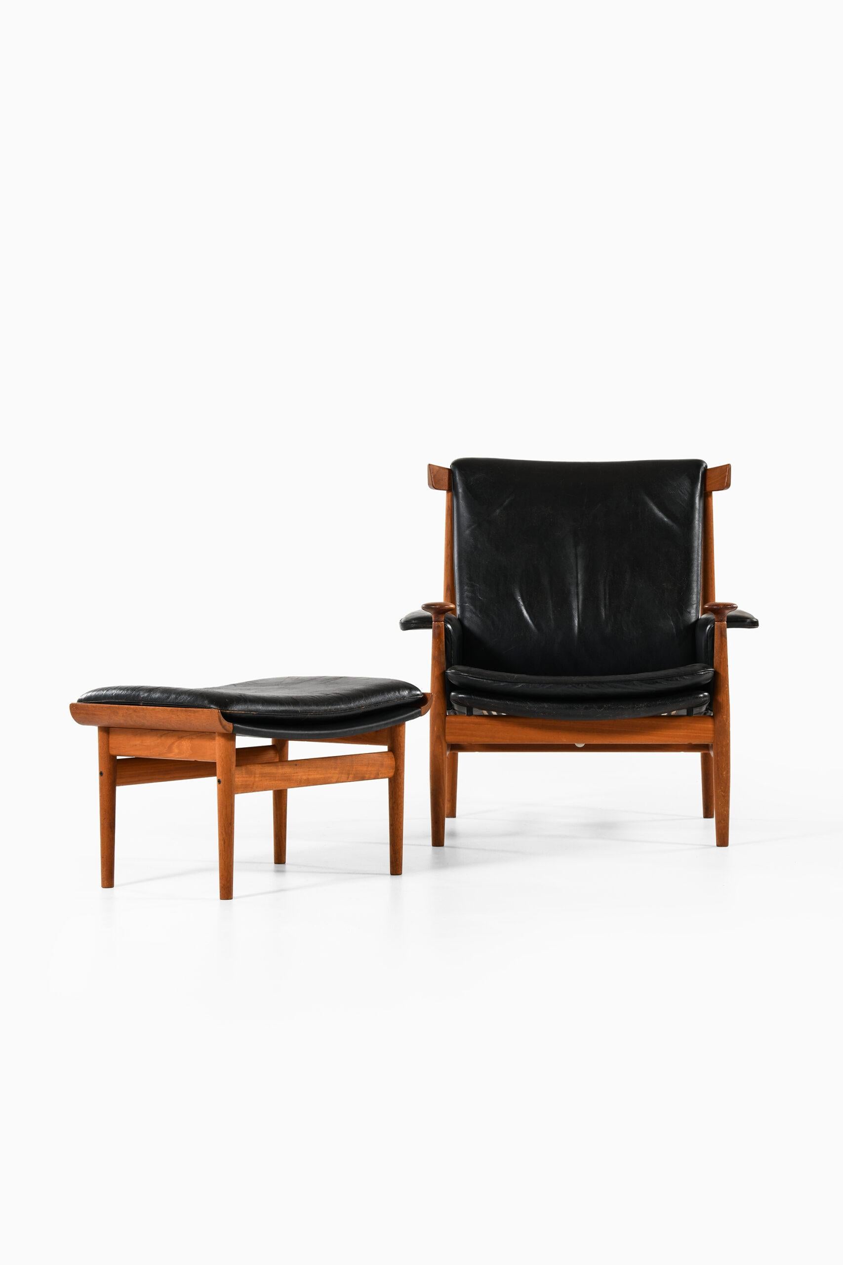 Mid-20th Century Finn Juhl Easy Chair with Stool Model Bwana Produced by France & Daverkosen For Sale