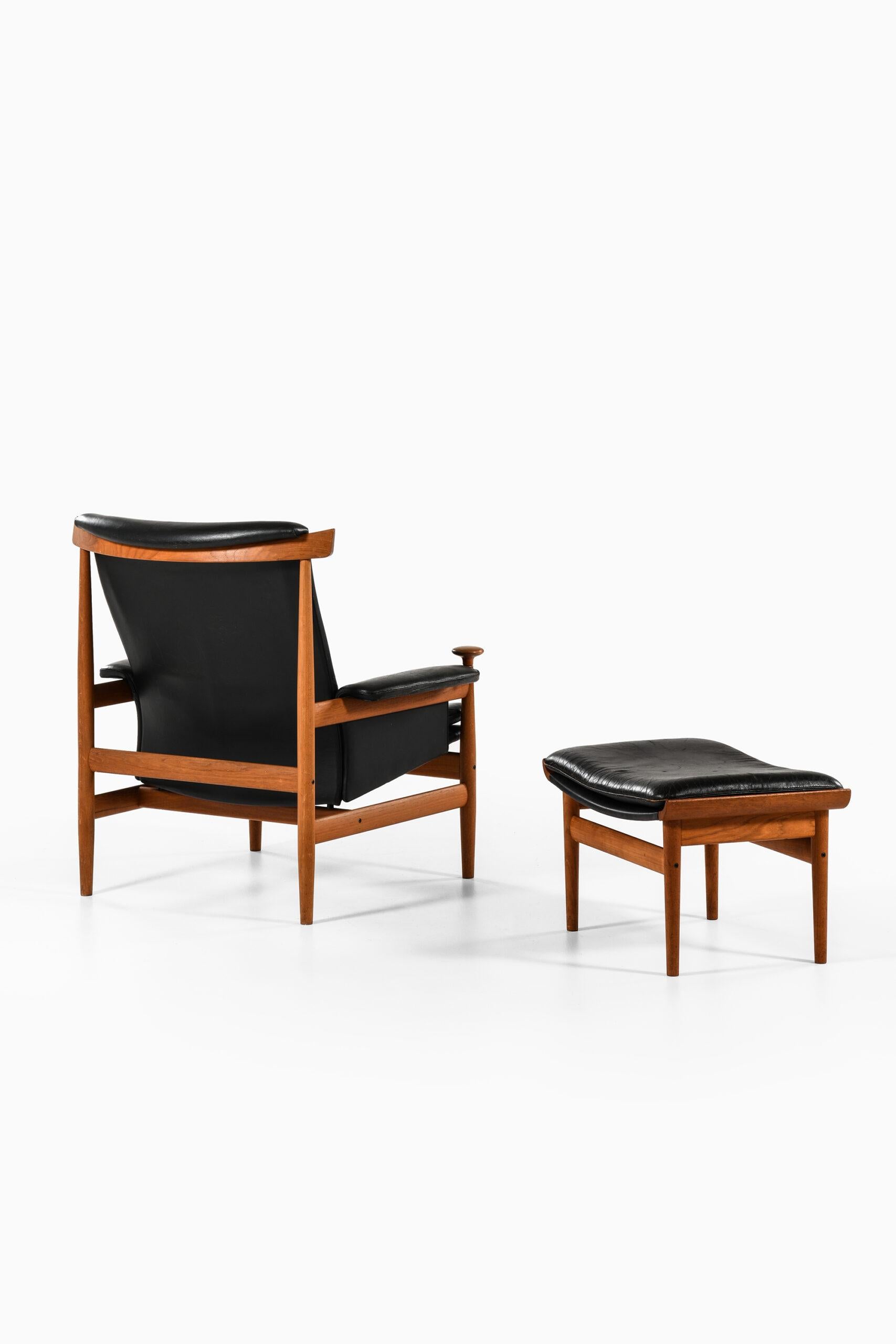 Leather Finn Juhl Easy Chair with Stool Model Bwana Produced by France & Daverkosen For Sale