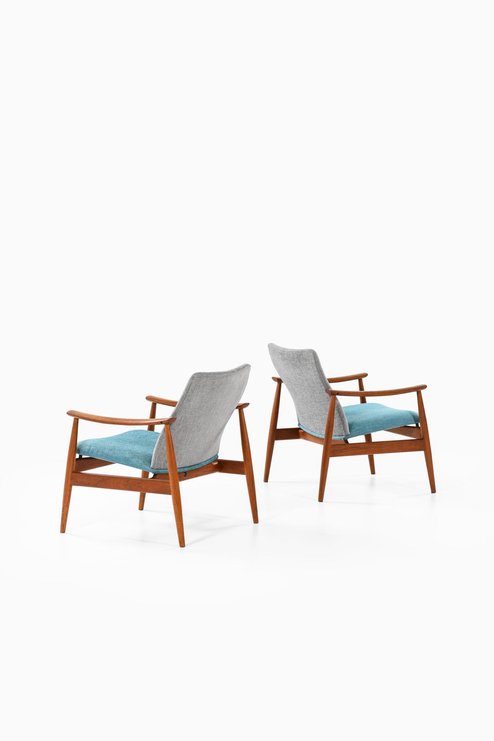 Scandinavian Modern Finn Juhl Easy Chairs Model 138 Produced by France & Son in Denmark For Sale
