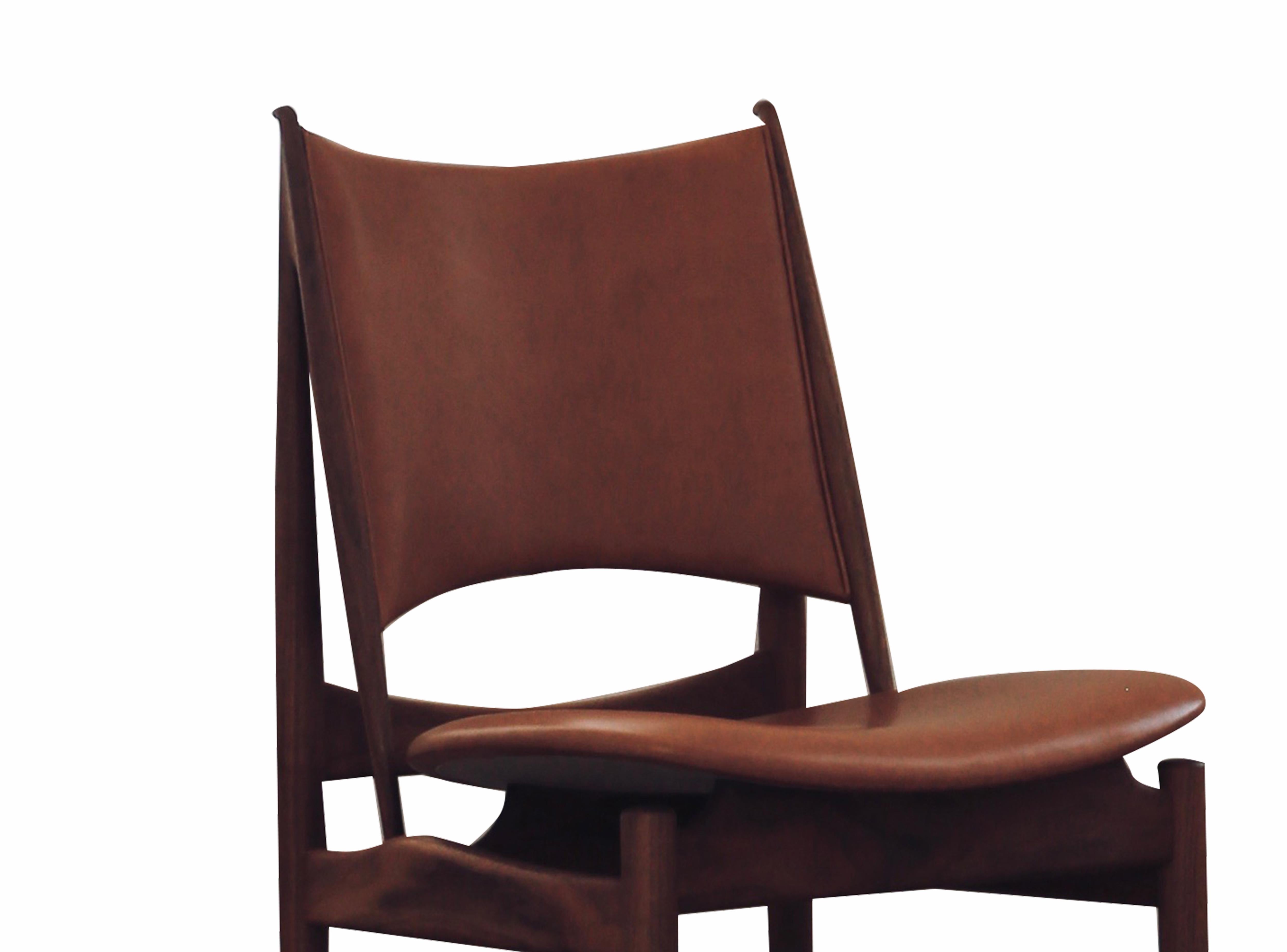 Armchair designed by Finn Juhl in 1949, relaunched in 2014.
Manufactured by House of Finn Juhl in Denmark.

Design critics have described Finn Juhl’s Egyptian chair as a miraculous mix of ancient Egyptian design principles, modern rhythms and