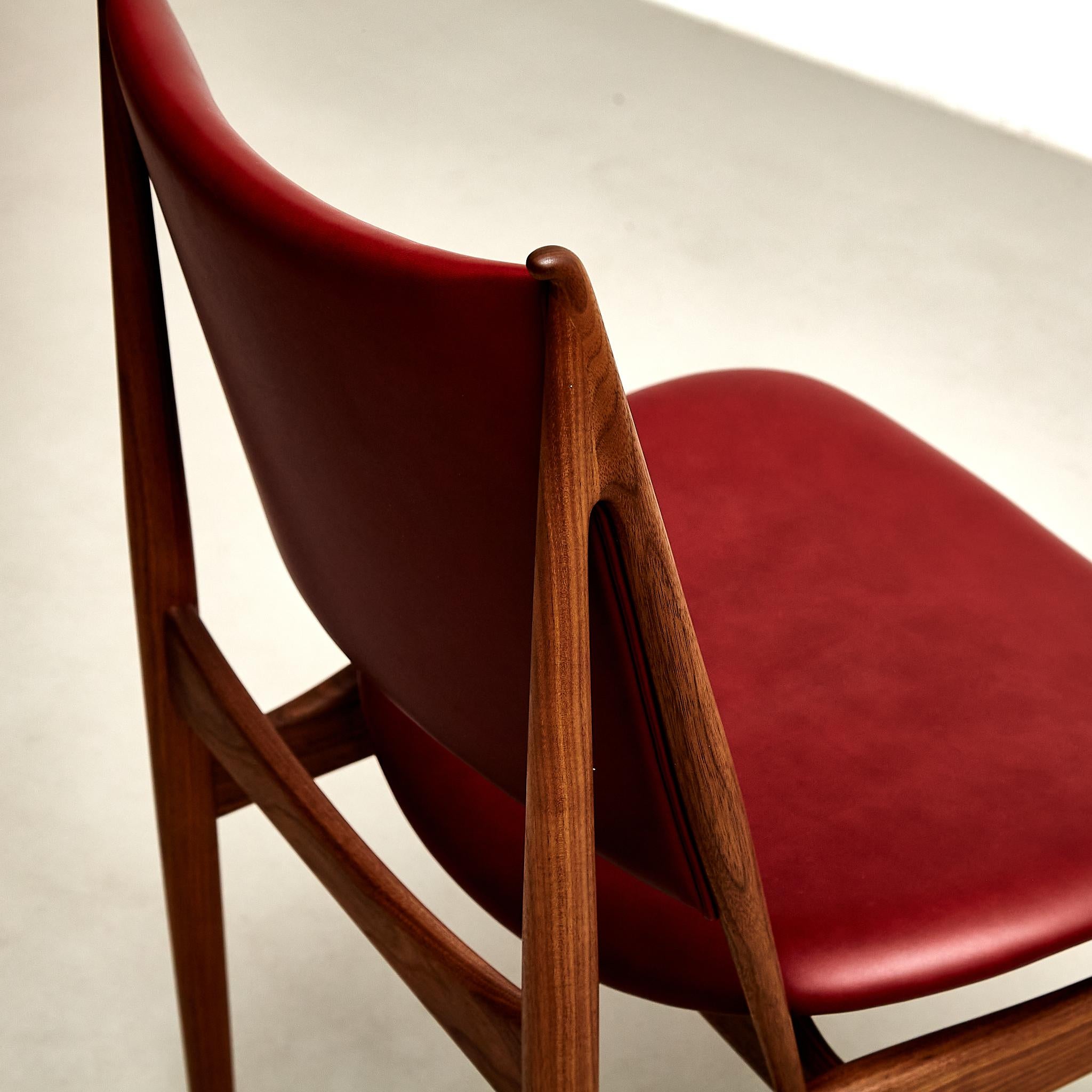 Chaise égyptienne Finn Juhls en Wood Wood et cuir rouge foncé en vente 12