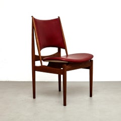 Sedia egiziana Finn Juhls in legno di noce e pelle rosso scuro
