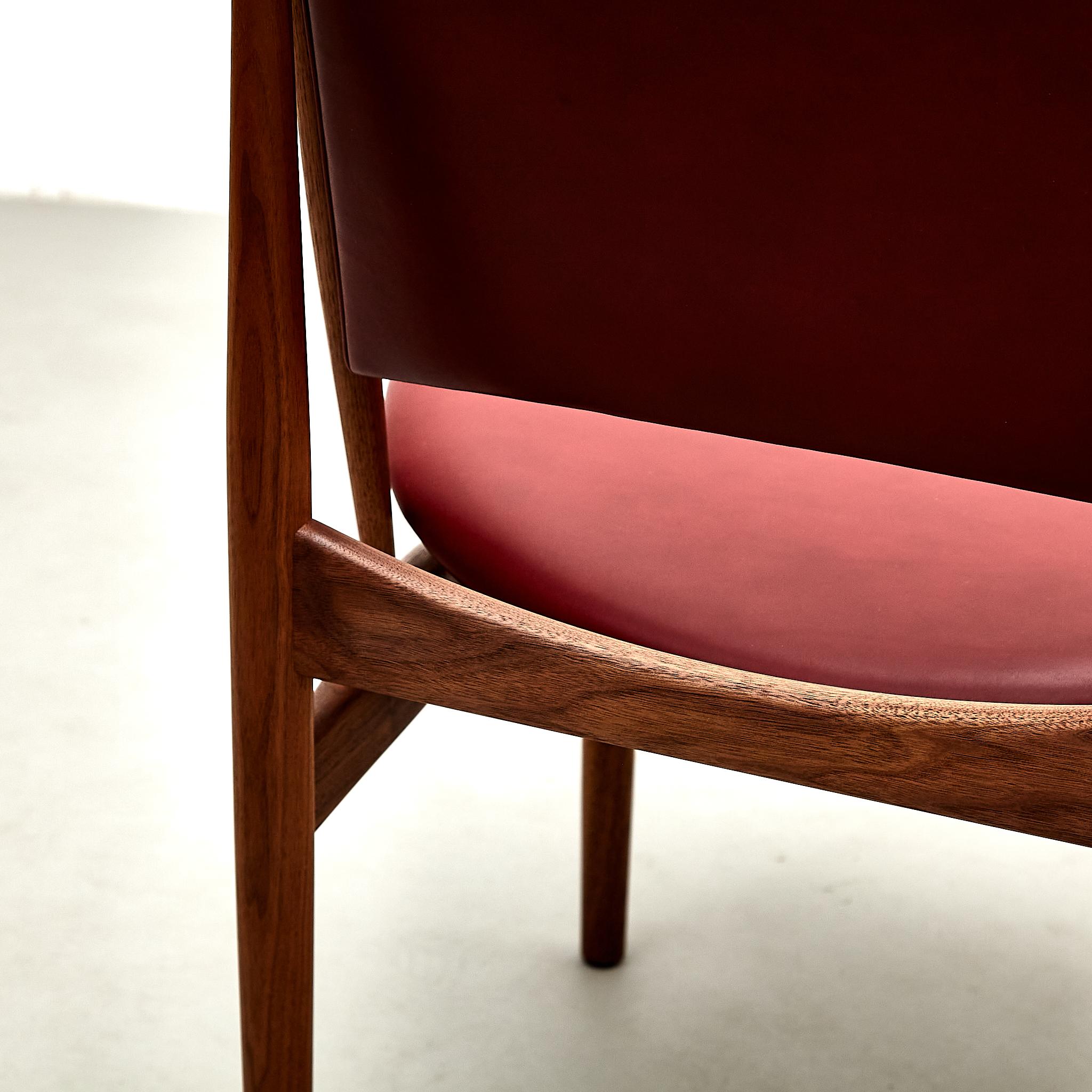 Chaise égyptienne Finn Juhls en Wood Wood et cuir rouge foncé en vente 13
