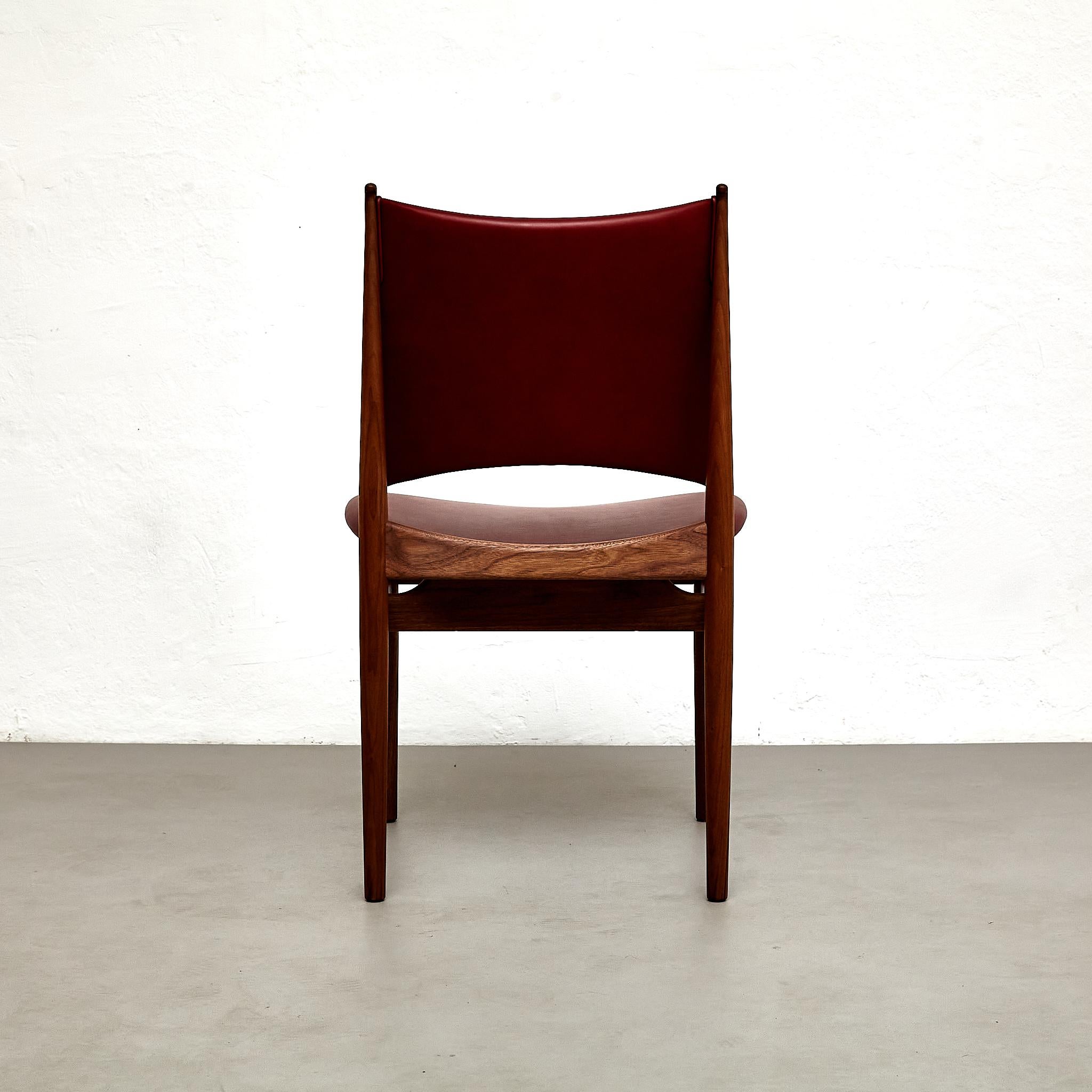 Sedia egiziana Finn Juhl in Wood Wood e pelle rosso scuro in vendita 1