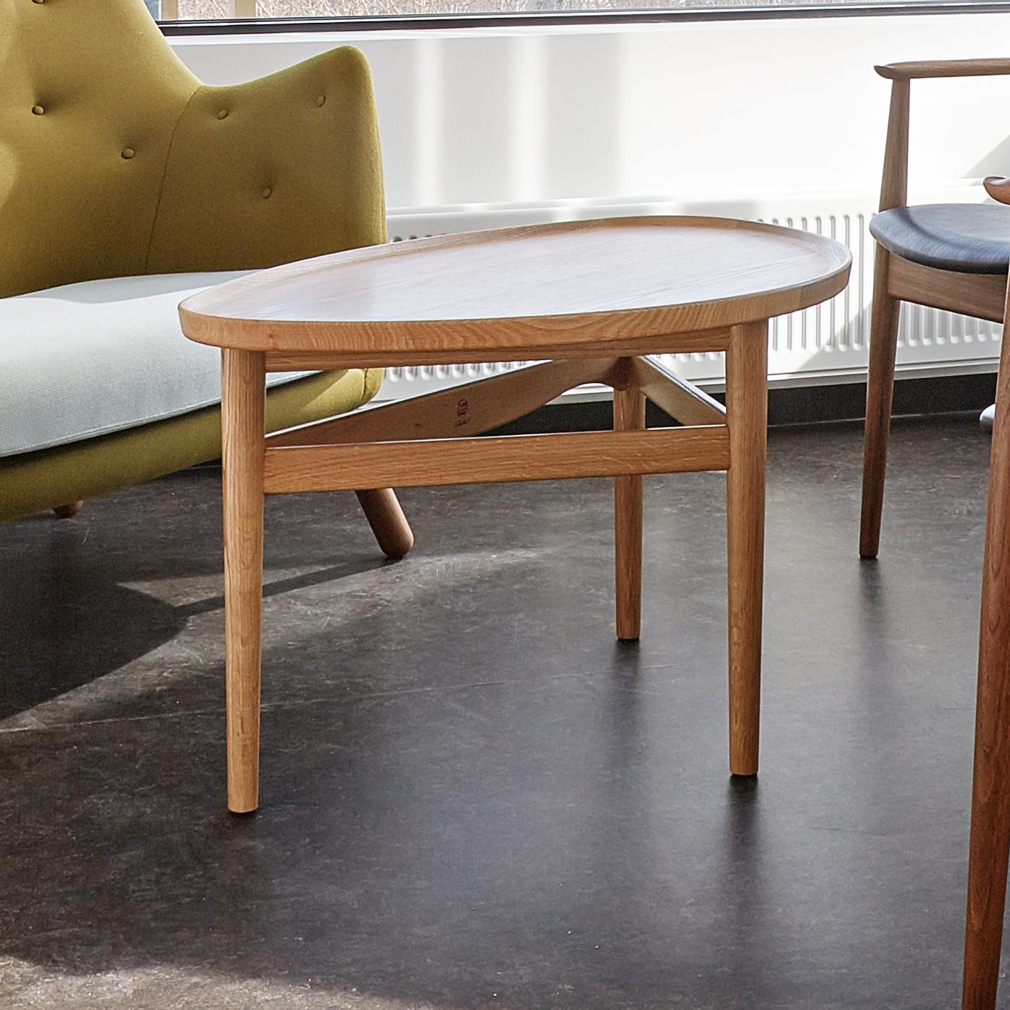 Table designed by Finn Juhl in 1948, relaunched in 2008.
Manufactured by House of Finn Juhl in Denmark.

This eye-shaped, three-legged table was originally designed to match the 46 sofa.

The shape of the table fits perfectly with the curve of