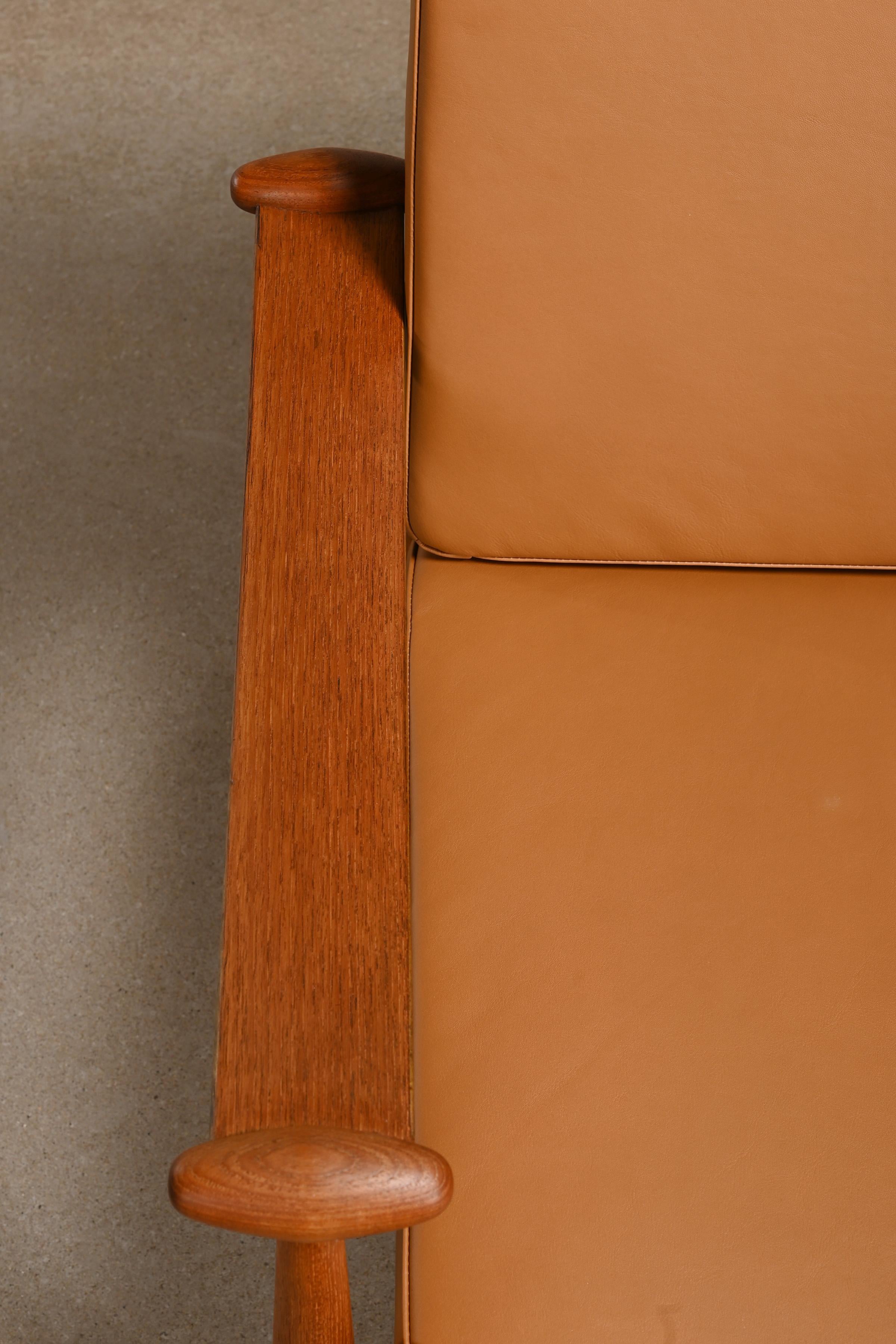 Finn Juhl FD-133 Easy Chair in Teak and Cognac Leather for France & Daverkosen For Sale 4