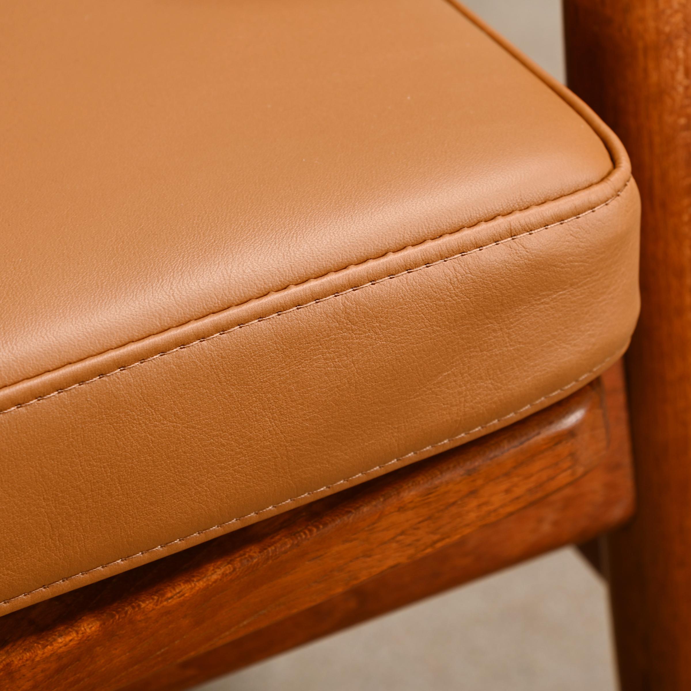 Finn Juhl FD-133 Easy Chair in Teak and Cognac Leather for France & Daverkosen For Sale 6