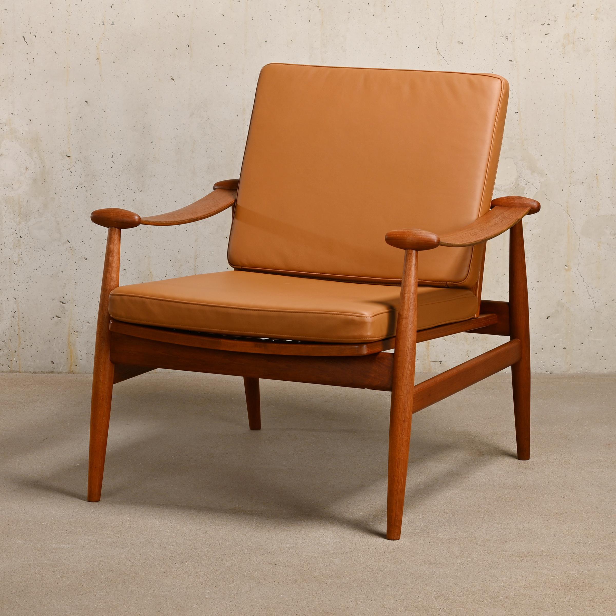 Finn Juhl FD-133 Easy Chair in Teak and Cognac Leather for France & Daverkosen For Sale 2