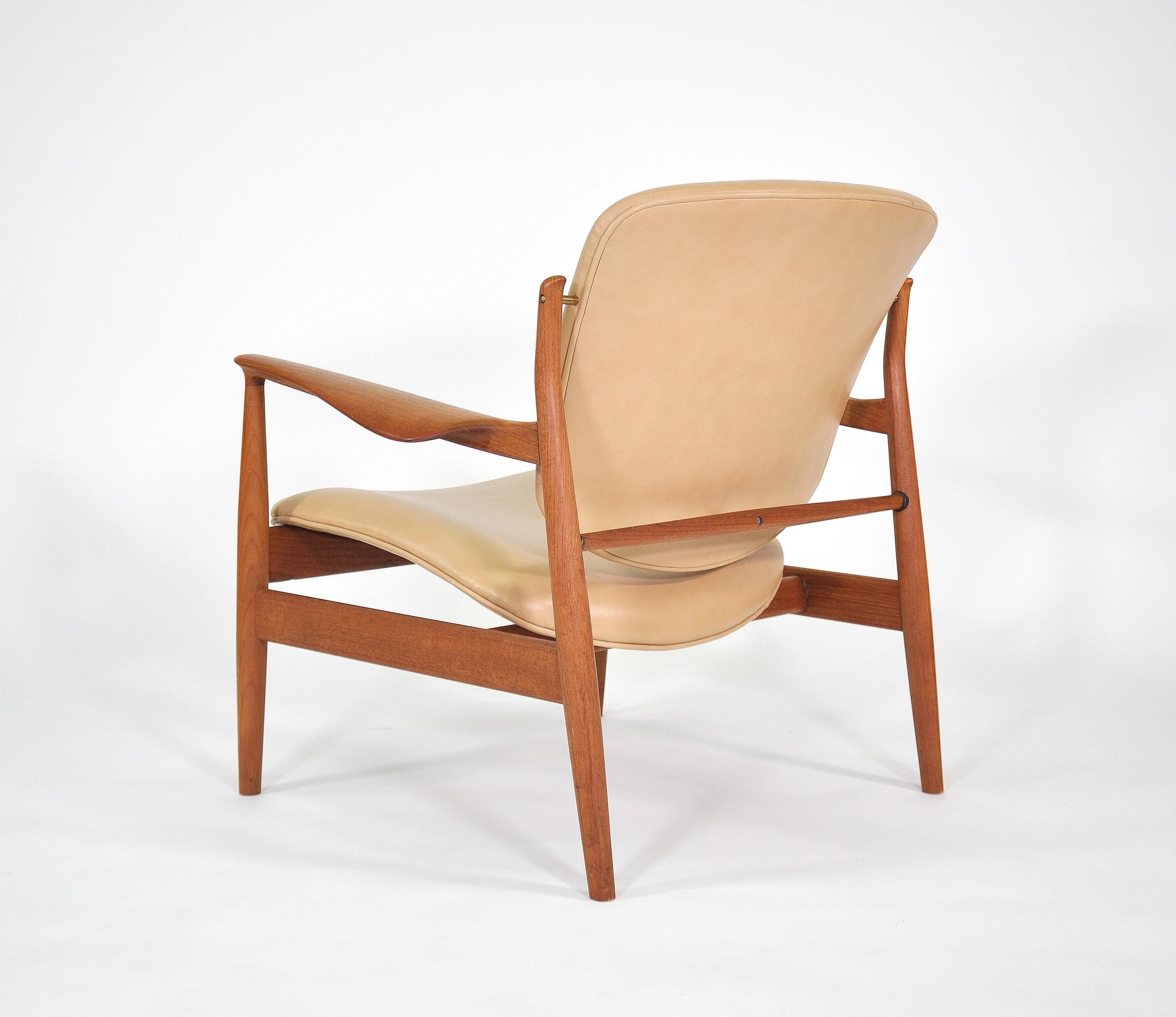 Mid-Century Modern Finn Juhl FD 136 Tan Leather and Teak Lounge Chair