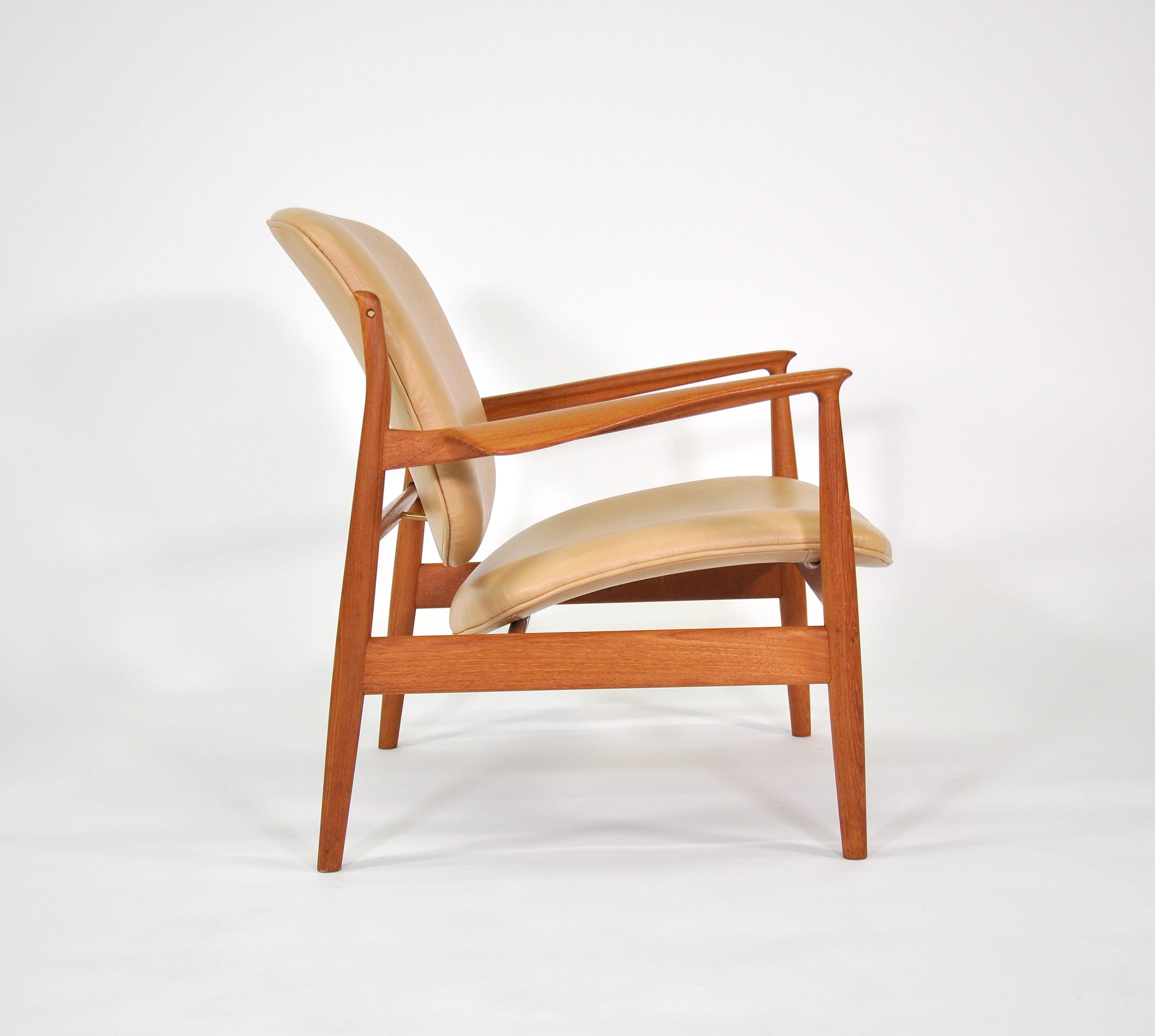 Mid-20th Century Finn Juhl FD 136 Tan Leather and Teak Lounge Chair