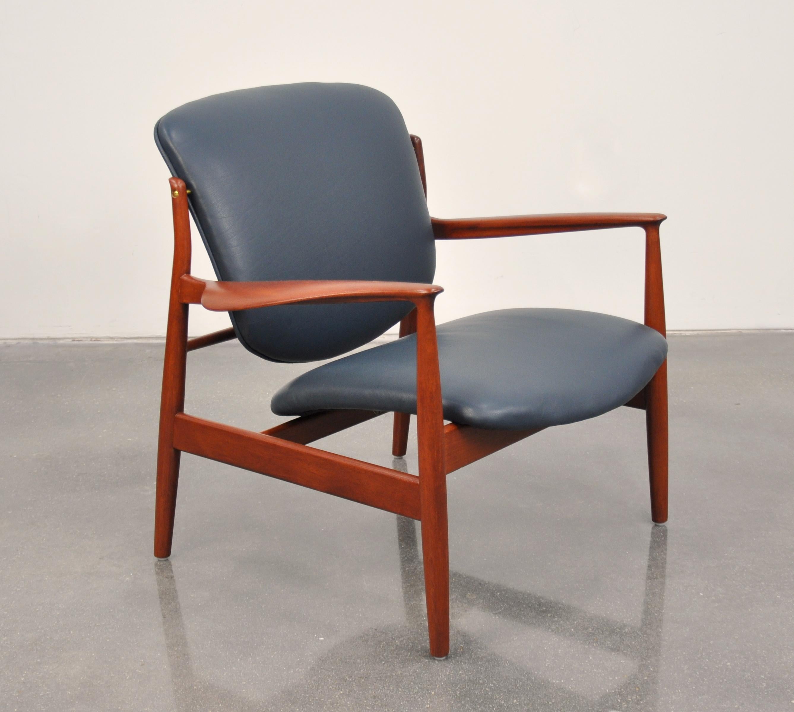 Finn Juhl FD 136 Teak and Navy Blue Leather Lounge Chair at 1stDibs