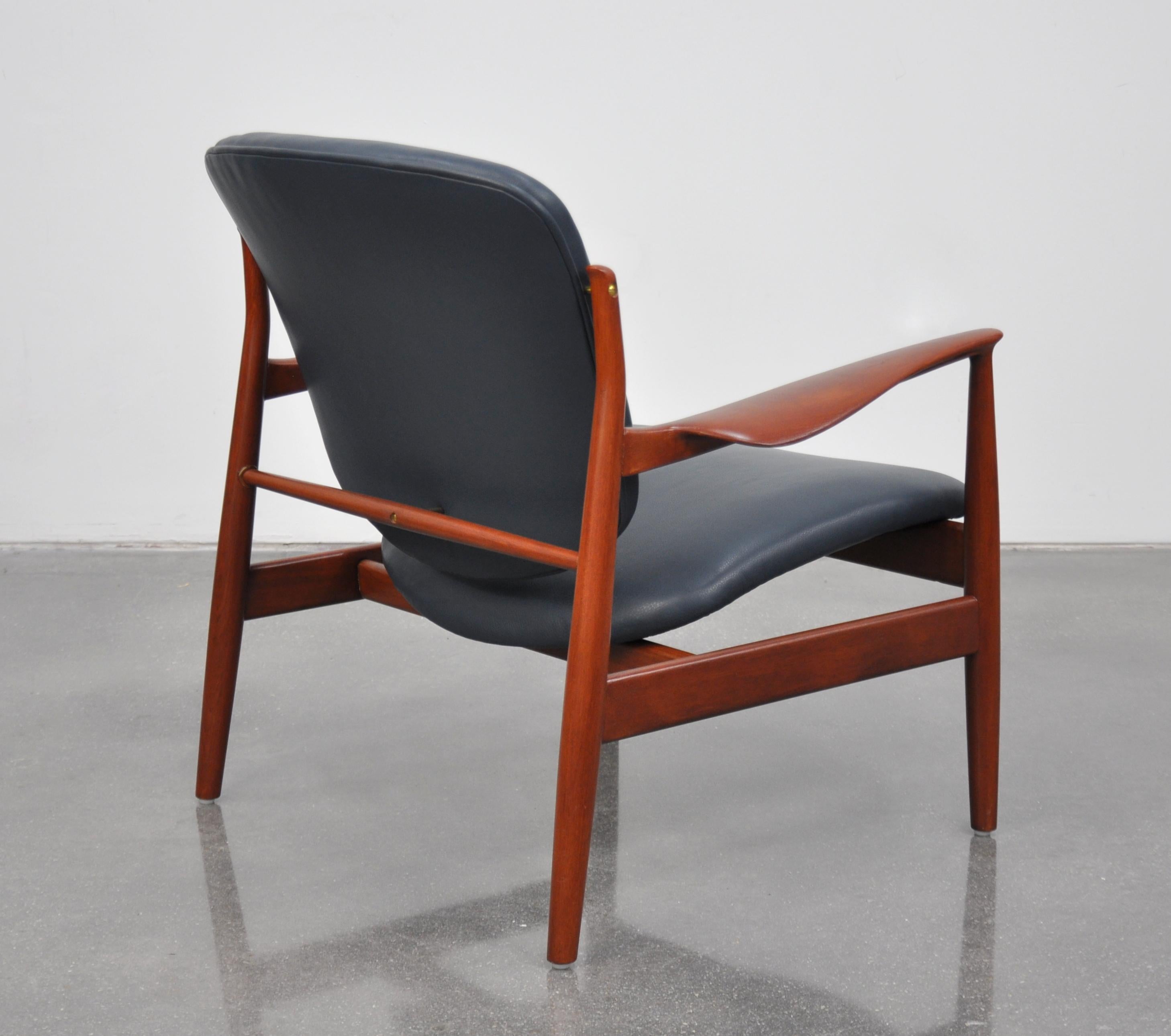 Scandinavian Modern Finn Juhl FD 136 Teak and Navy Blue Leather Lounge Chair