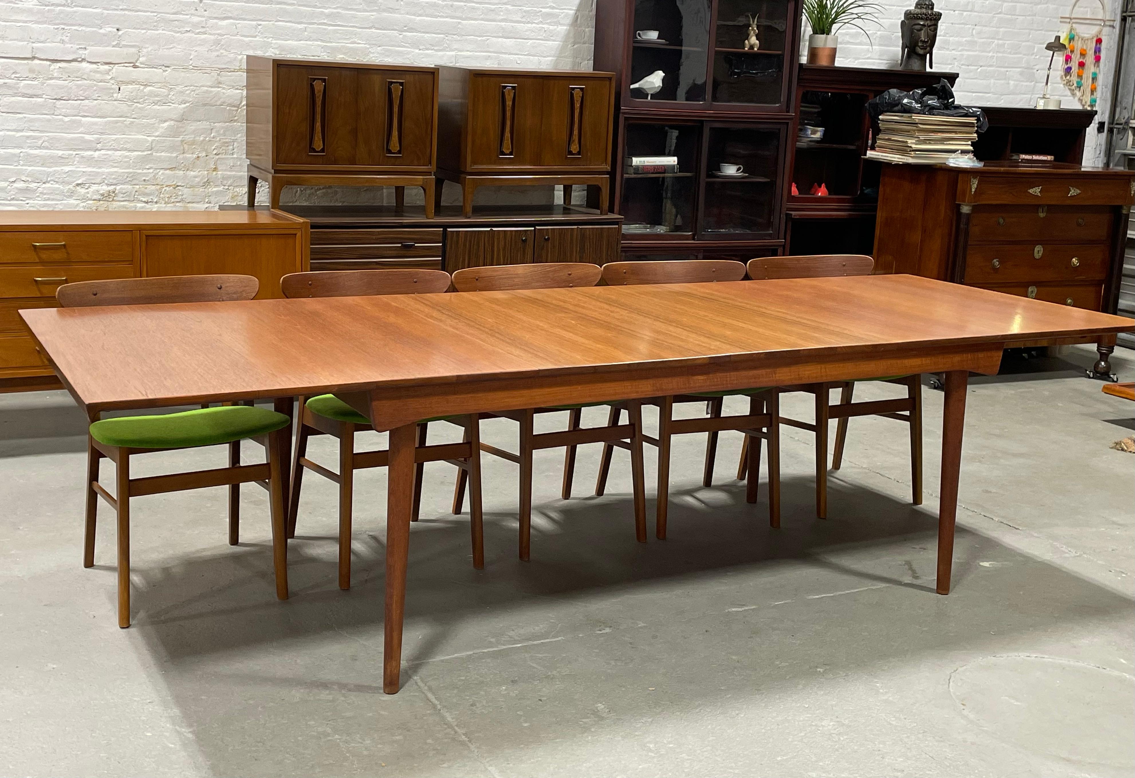 Finn Juhl FD 540 Esstisch aus Teakholz von France & Son, ca. 1950er Jahre im Angebot 4