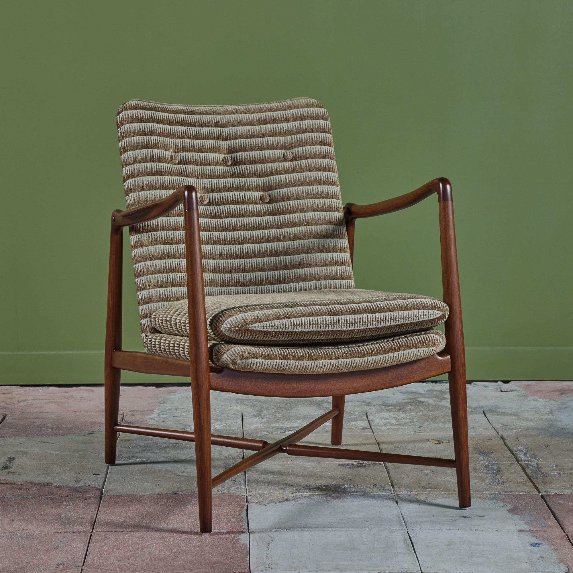 Conçue en 1946 par Finn Juhls pour Bovirke, la chaise longue Model BO-59 est un modèle rare aussi confortable que beau. Cette pièce a été entièrement restaurée en collaboration avec Elizabeth Law de Elizabeth Law Design. Née et élevée en Caroline du