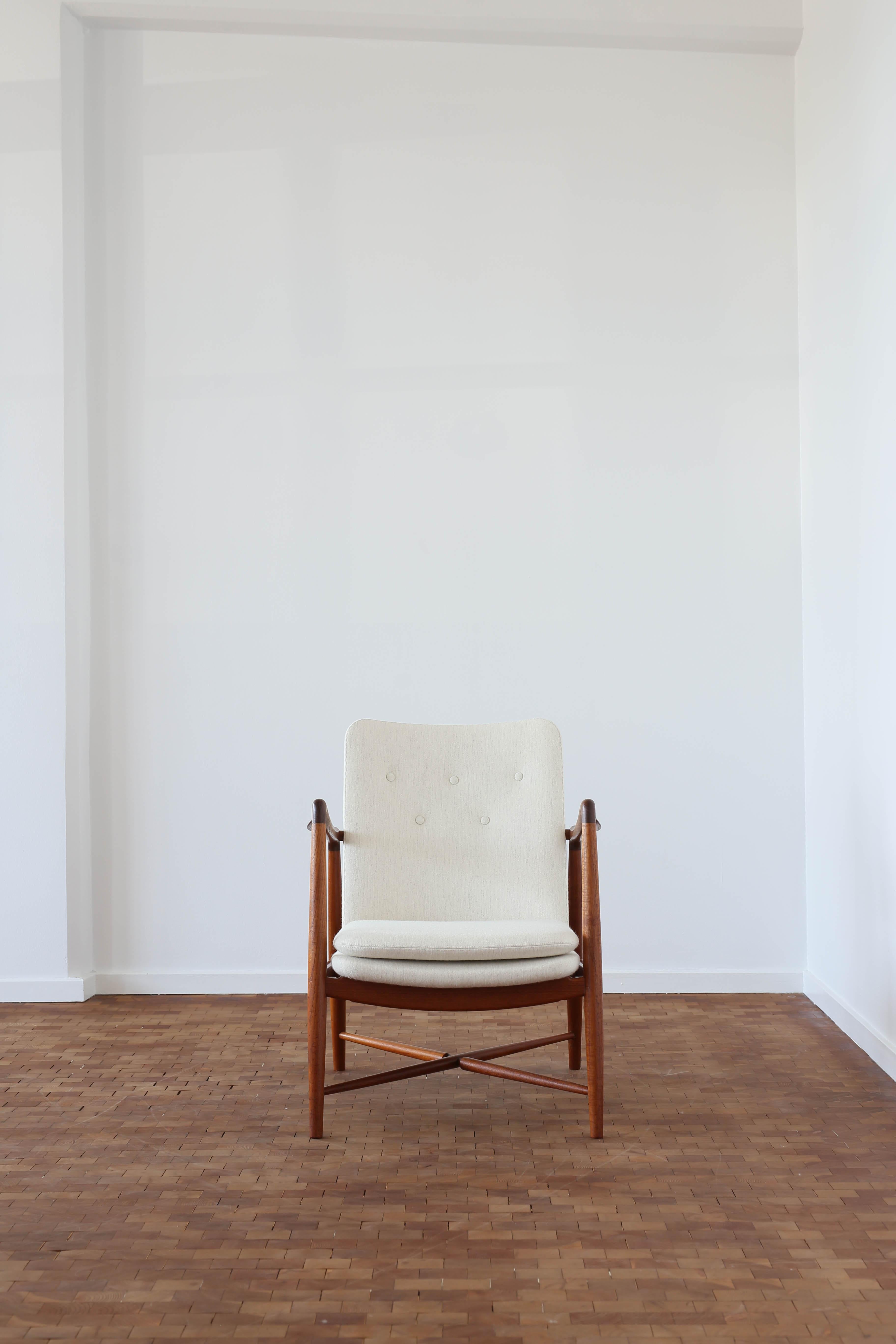 Finn Juhl 'Fireplace' chair designed 1946 and executed at cabinetmaker Bovirke, Denmark. 

Frame of teak, new upholstery in light fabric by Tove Kindt-Larsen. Very fine condition. 
