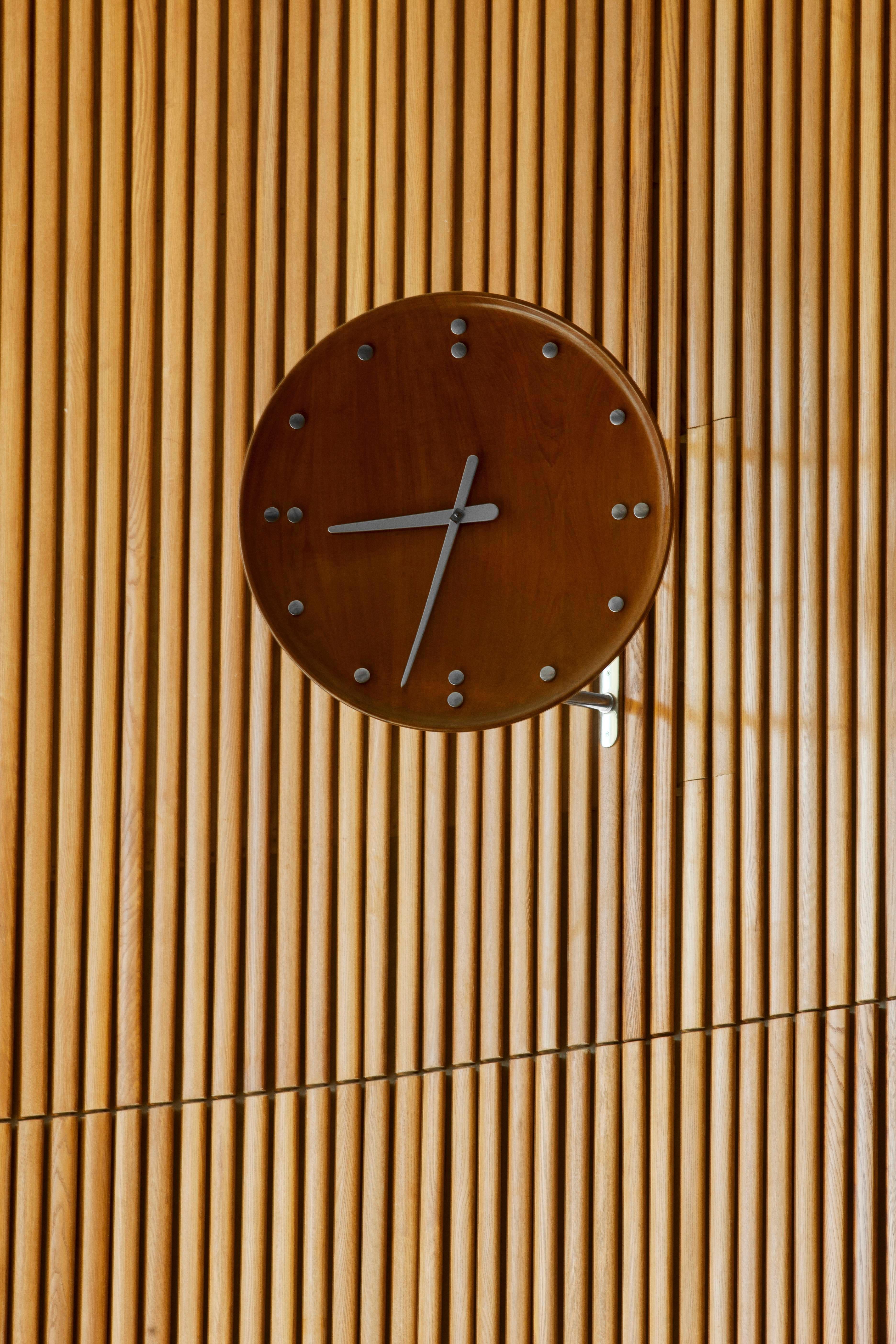 The FJ Clock was designed as a part of the interior of the New York United Nation Trusteeship Council Chamber in 1950 and it captures the essence of Finn Juhl’s design aesthetic. The circular shape emphasizing the natural beauty of the precious wood