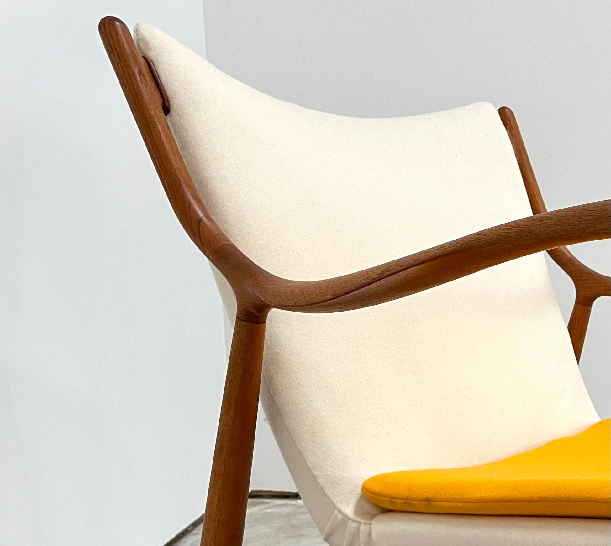 Finn Juhl FJ45 Lounge Chairs by Niels Vodder For Sale 1