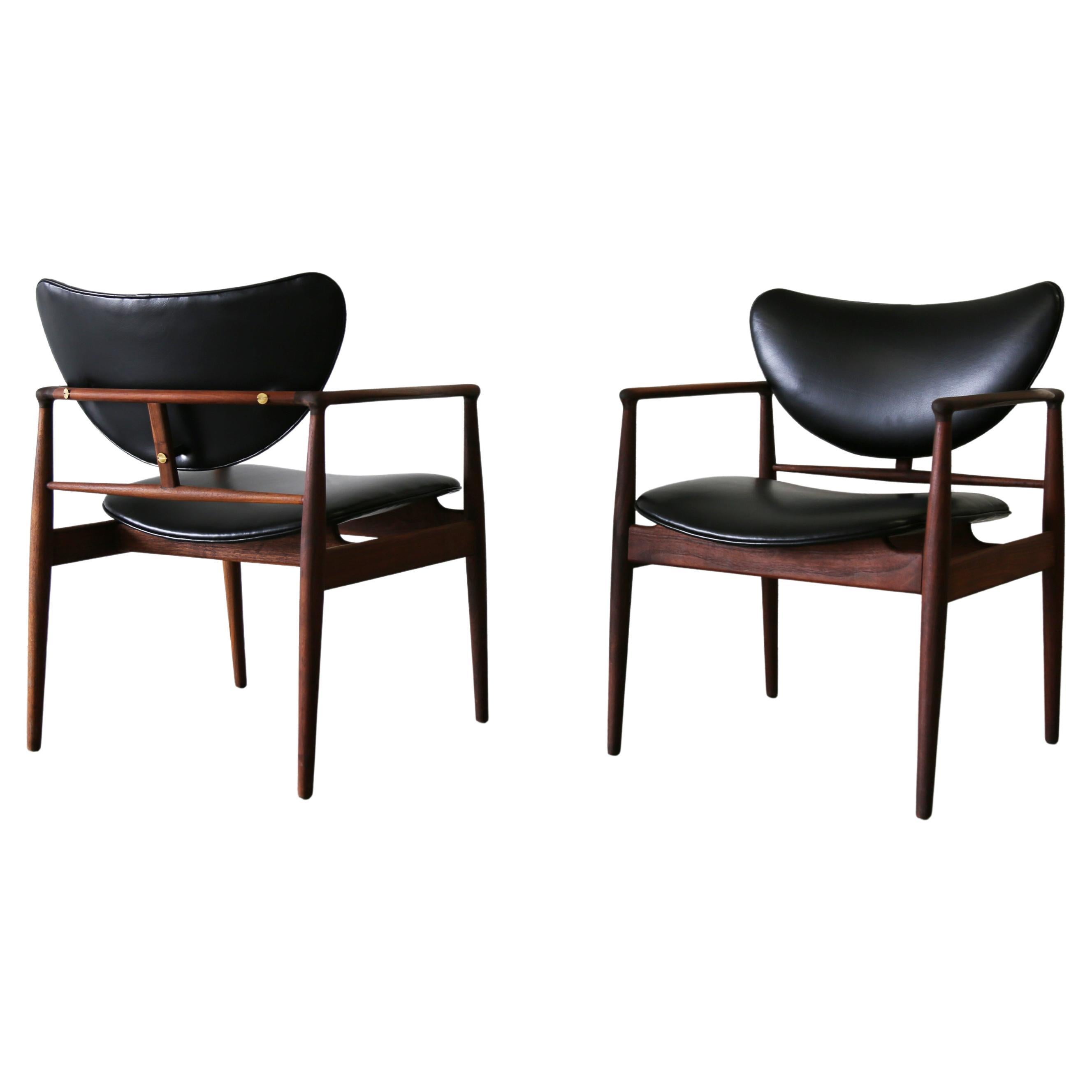 Finn Juhl para Baker 400 1/2 par de sillas Nogal y cuero no. 48