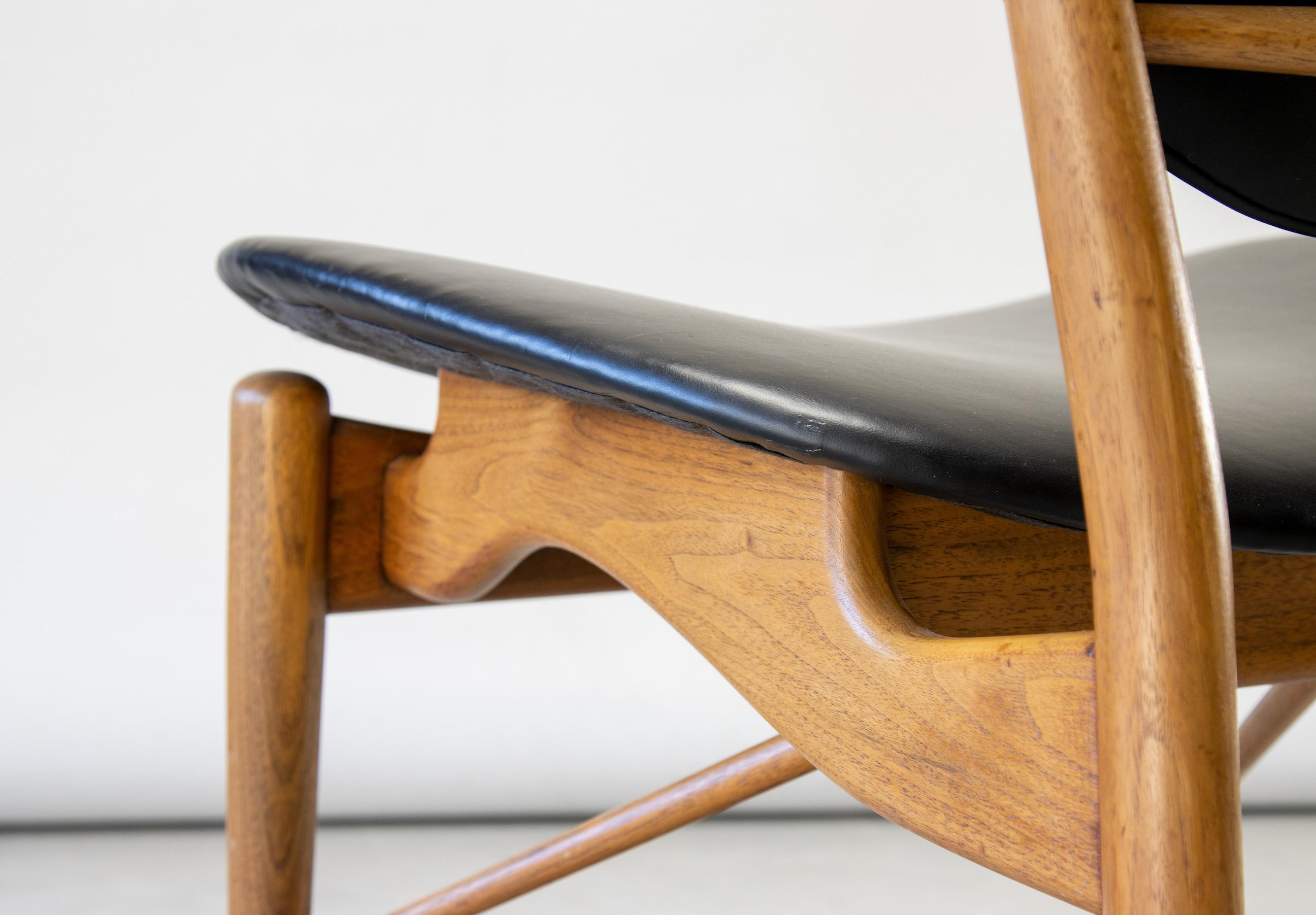 Mid-Century Modern Finn Juhl for Baker 51 Chair Noyer et Vinyl danish mid century modern en vente